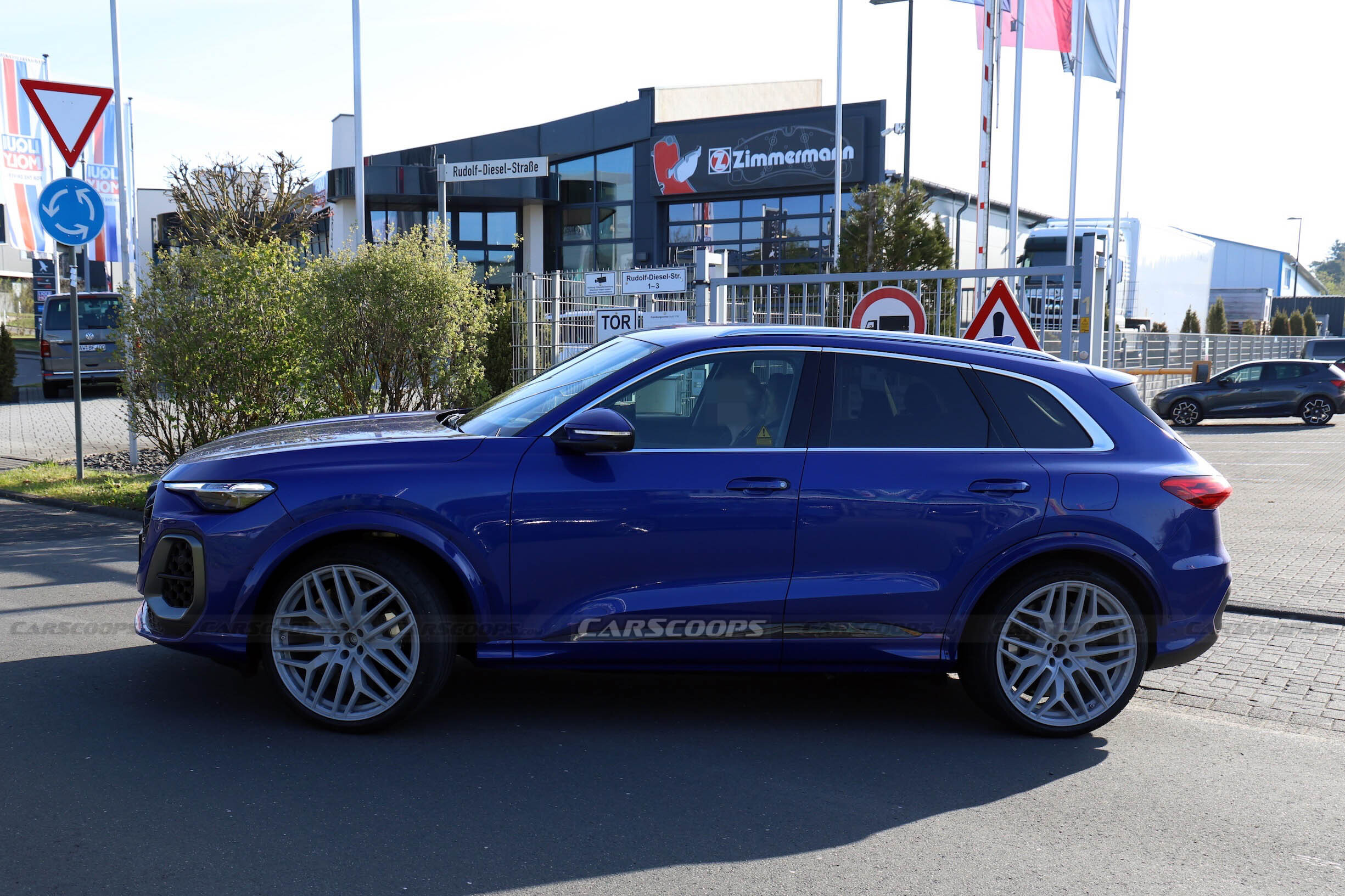 Audi RSQ5 spy shots 00012