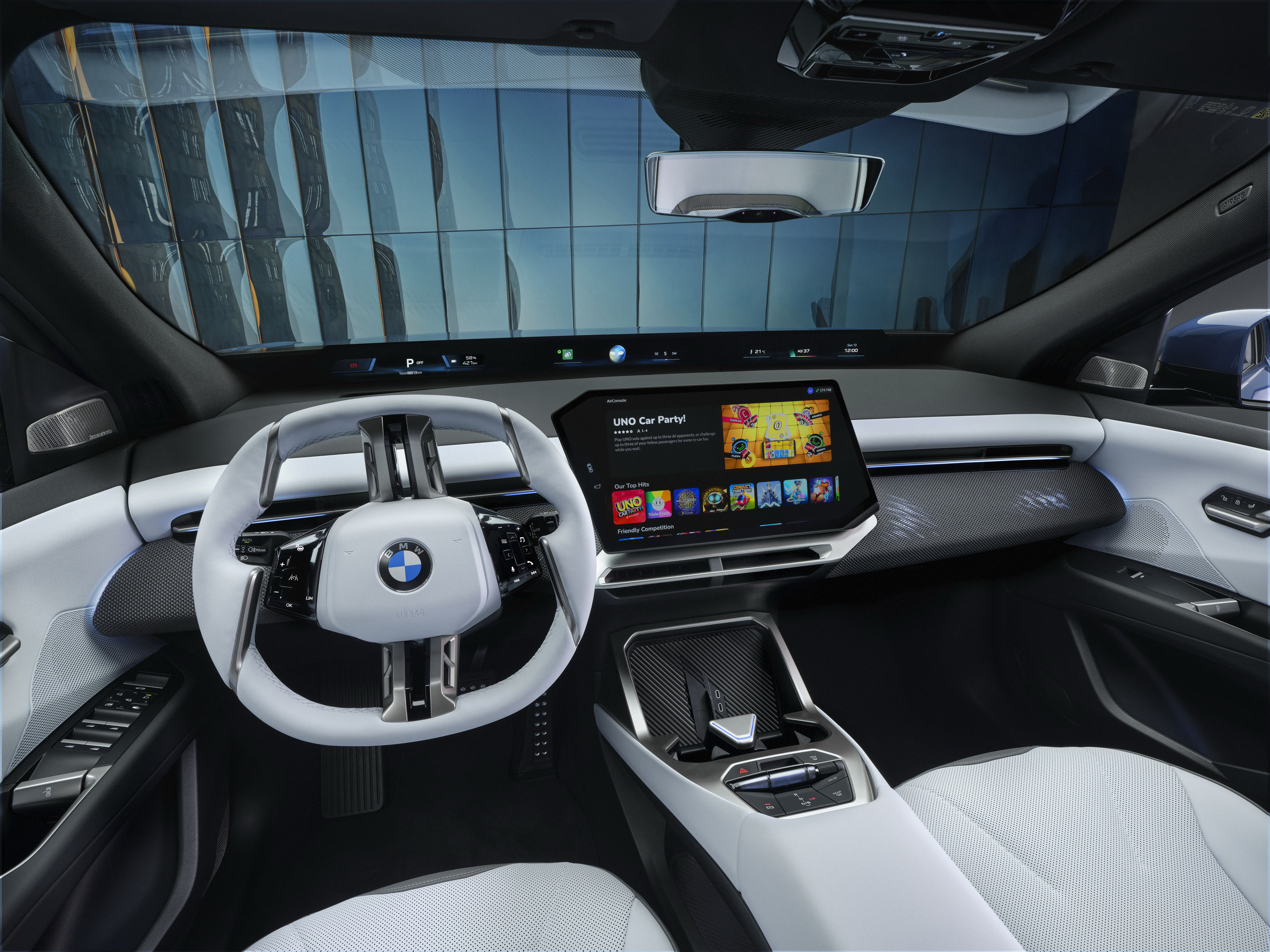 P90615244_highRes_in-car-gaming-with-a
