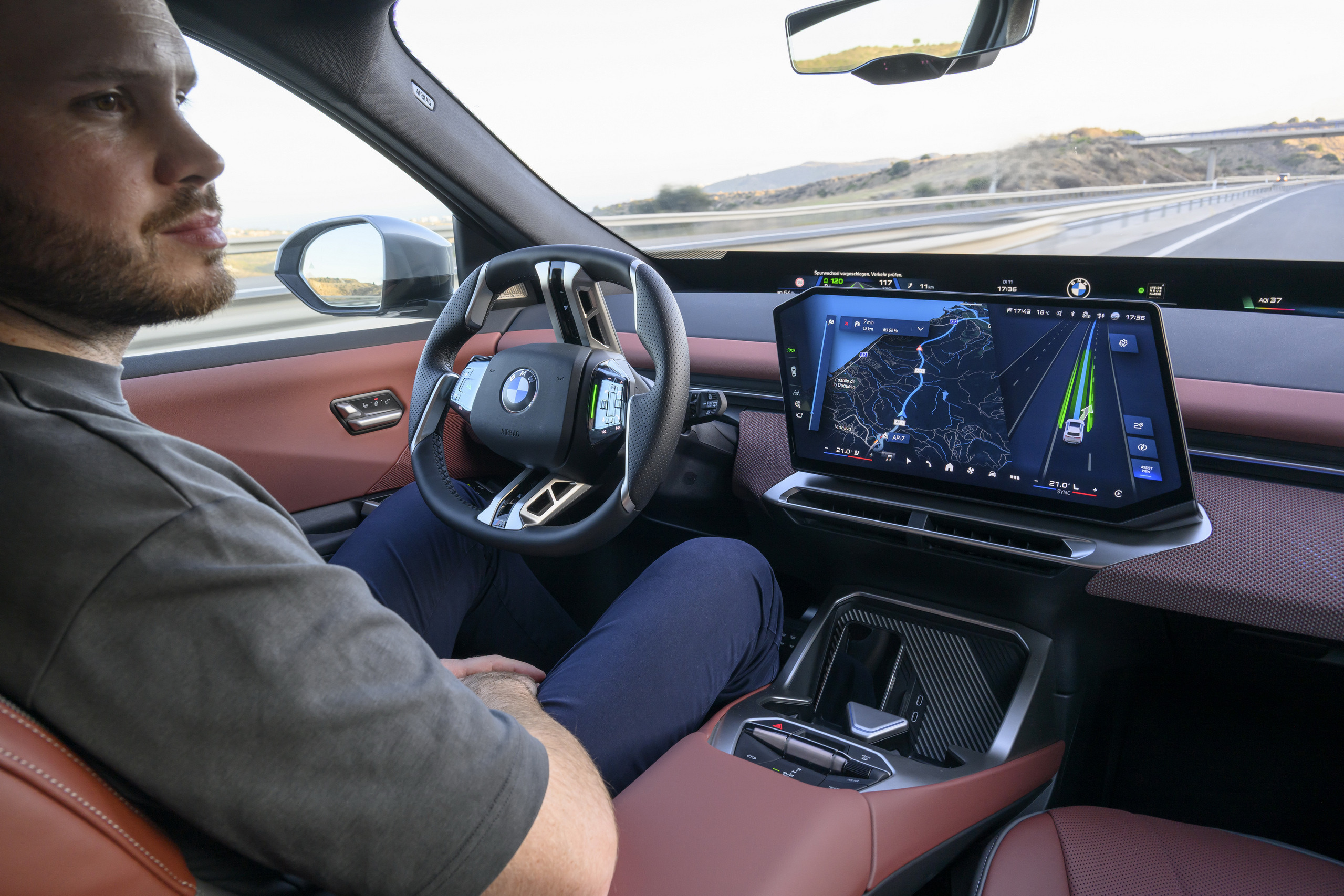 P90626833_highRes_the-new-bmw-ix3-50-x