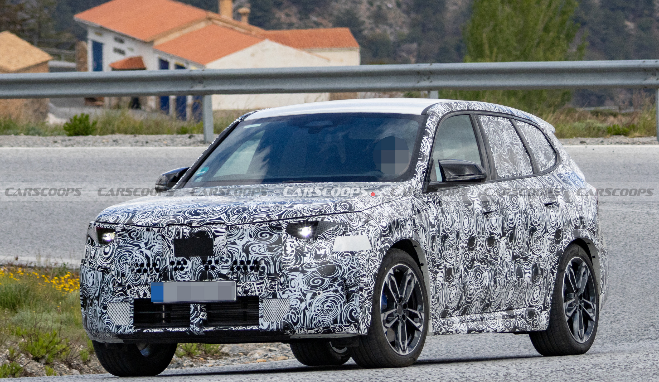 2028 BMW X1 608 6