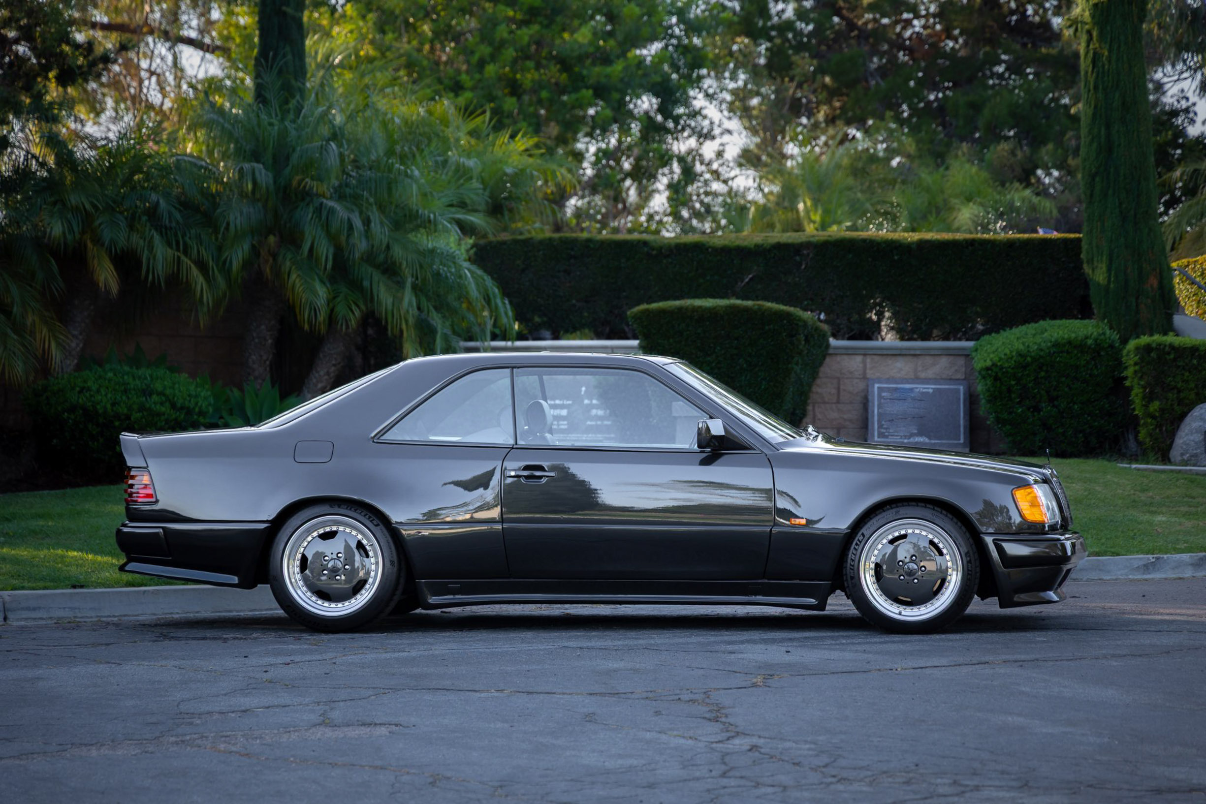 AMG W124 widebody BaT 00005