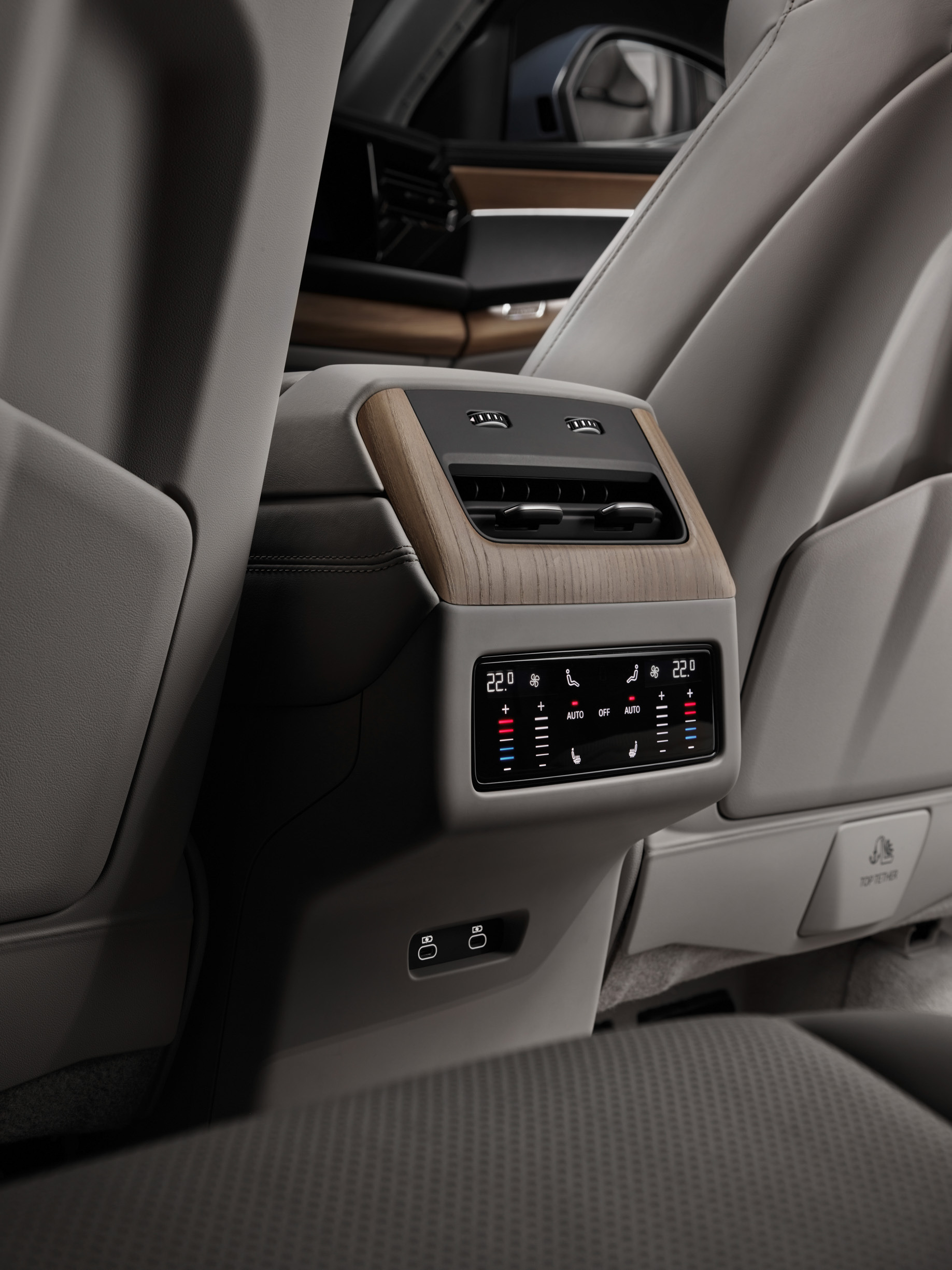 2027 Audi Q7 00001