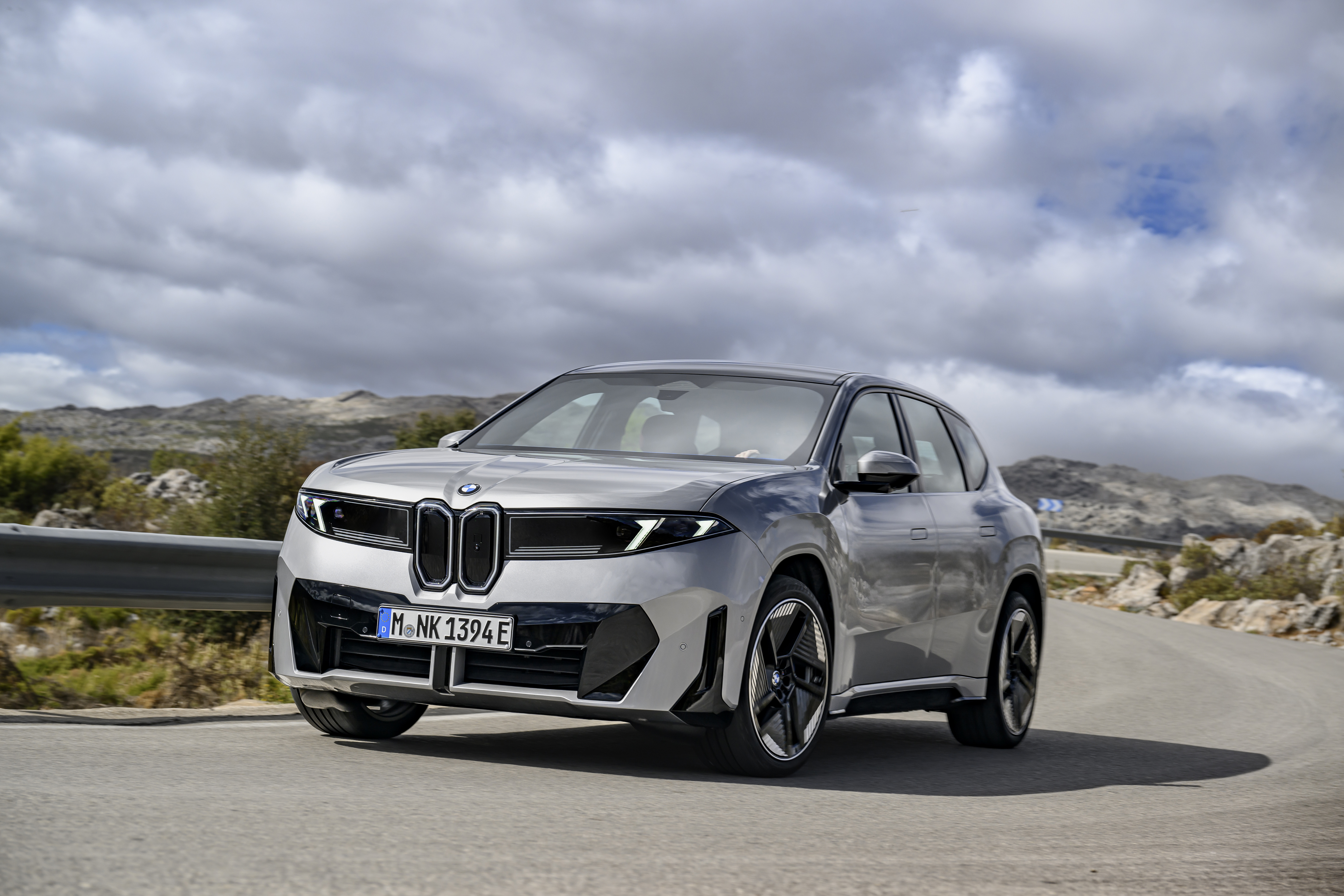 P90626558_highRes_the-new-bmw-ix3-50-x