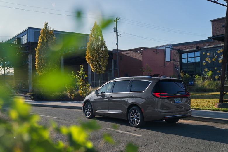 2023 Chrysler Pacifica PHEV 3