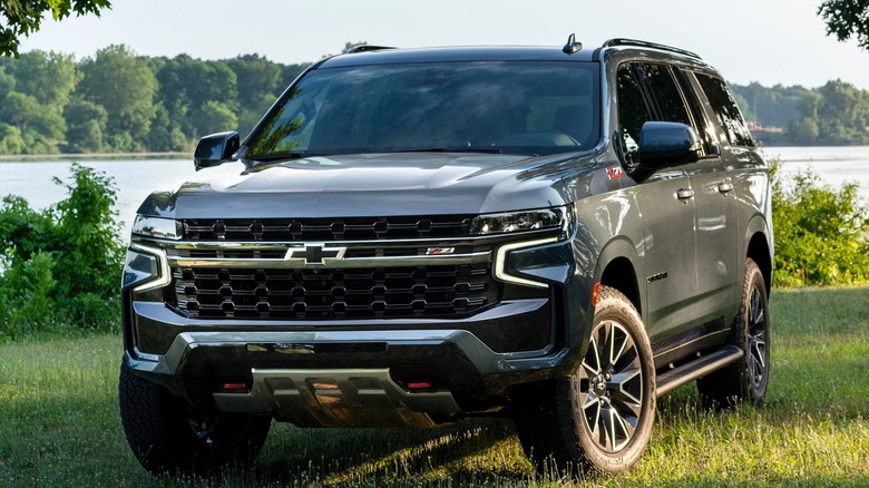 Chevrolet-Suburban-2021-HD-c3251a7f1bde625bcd48e33b693c0015eebccbeeb