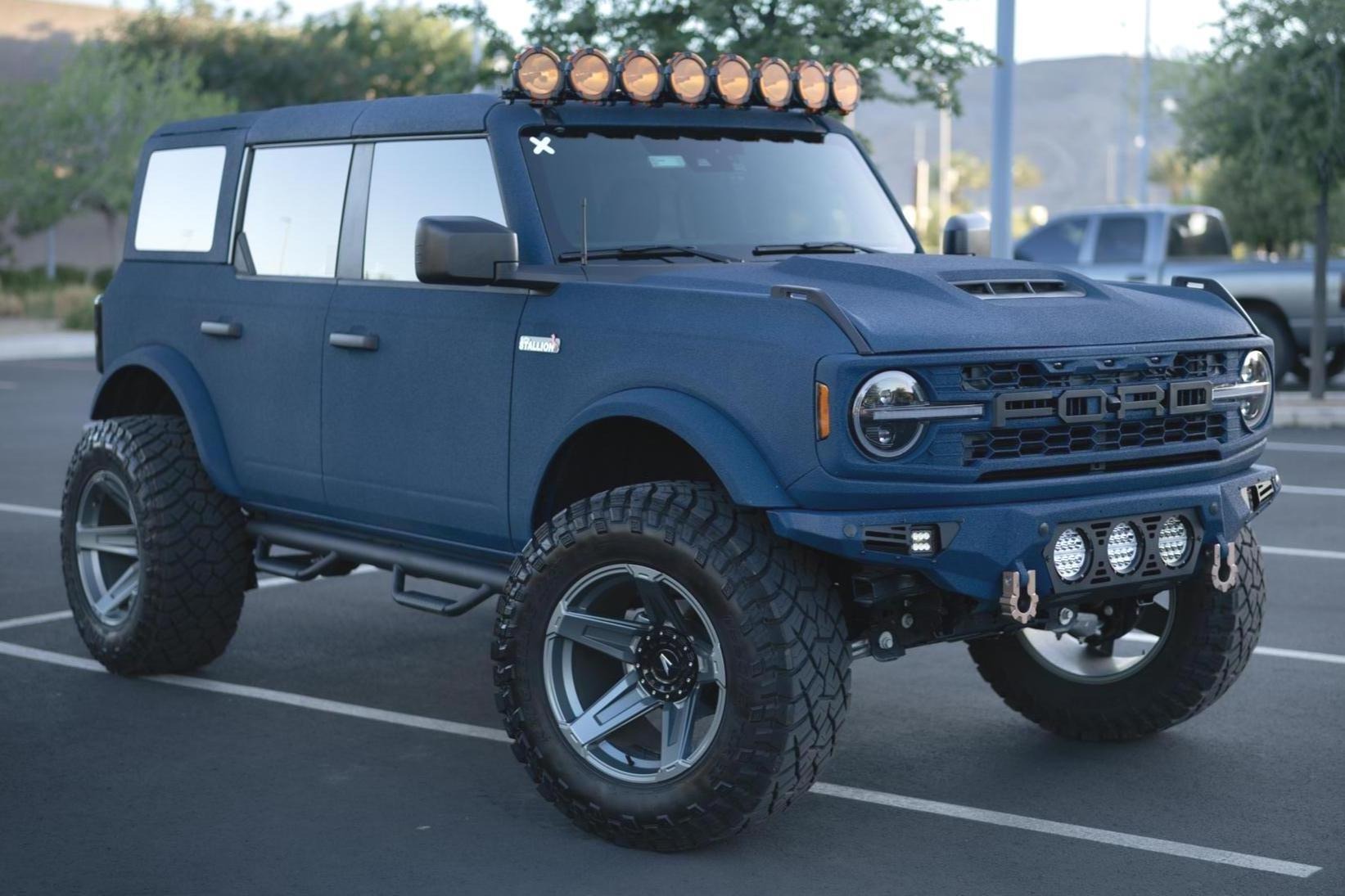 Ford Bronco Big Bend Matte Blue - 1