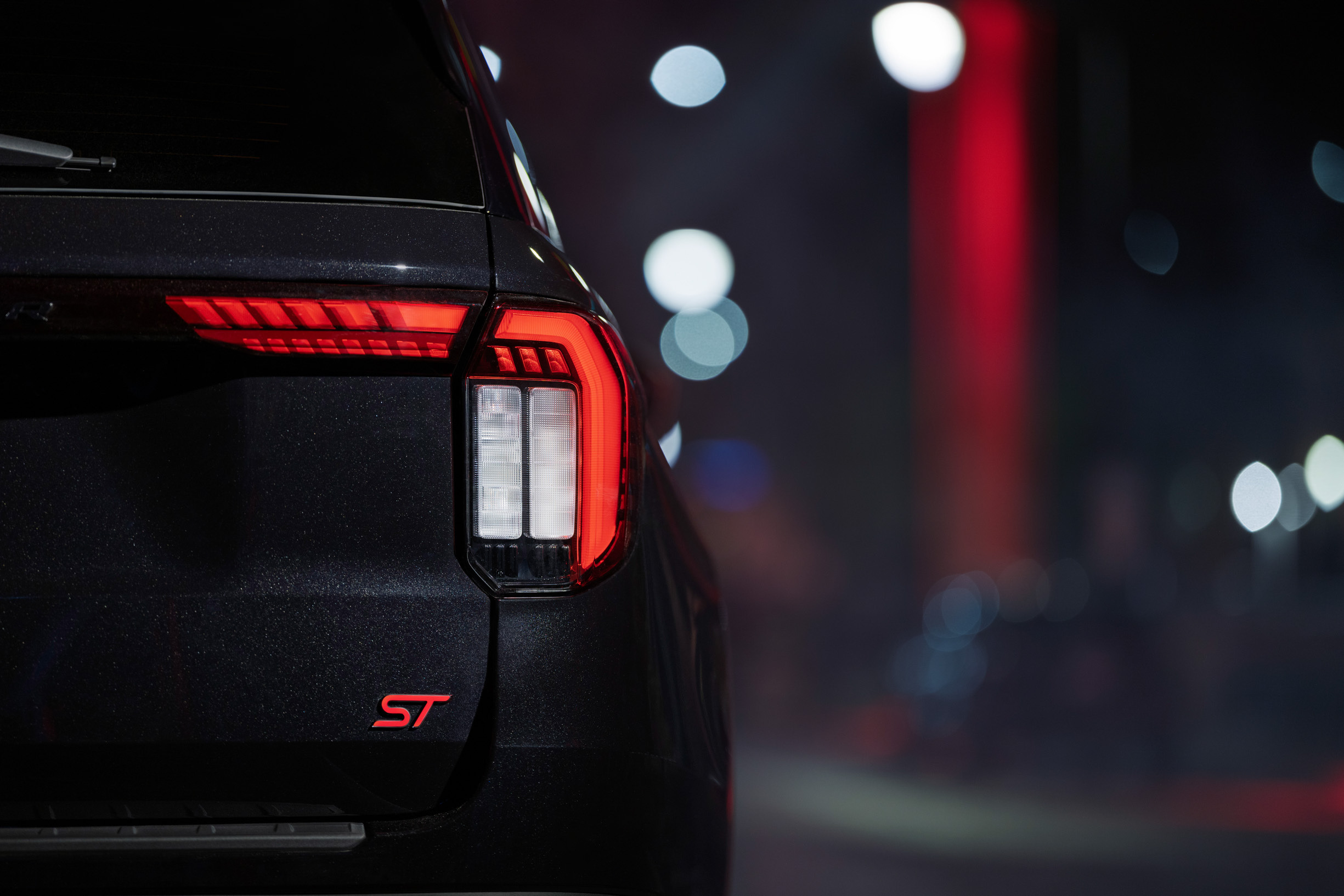 2027 Ford Explorer ST Sinister Package 00007