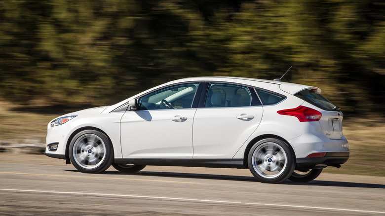 Ford-Focus-2015-HD-f770557f1c50c591cceec10b8e4c91d8788185043