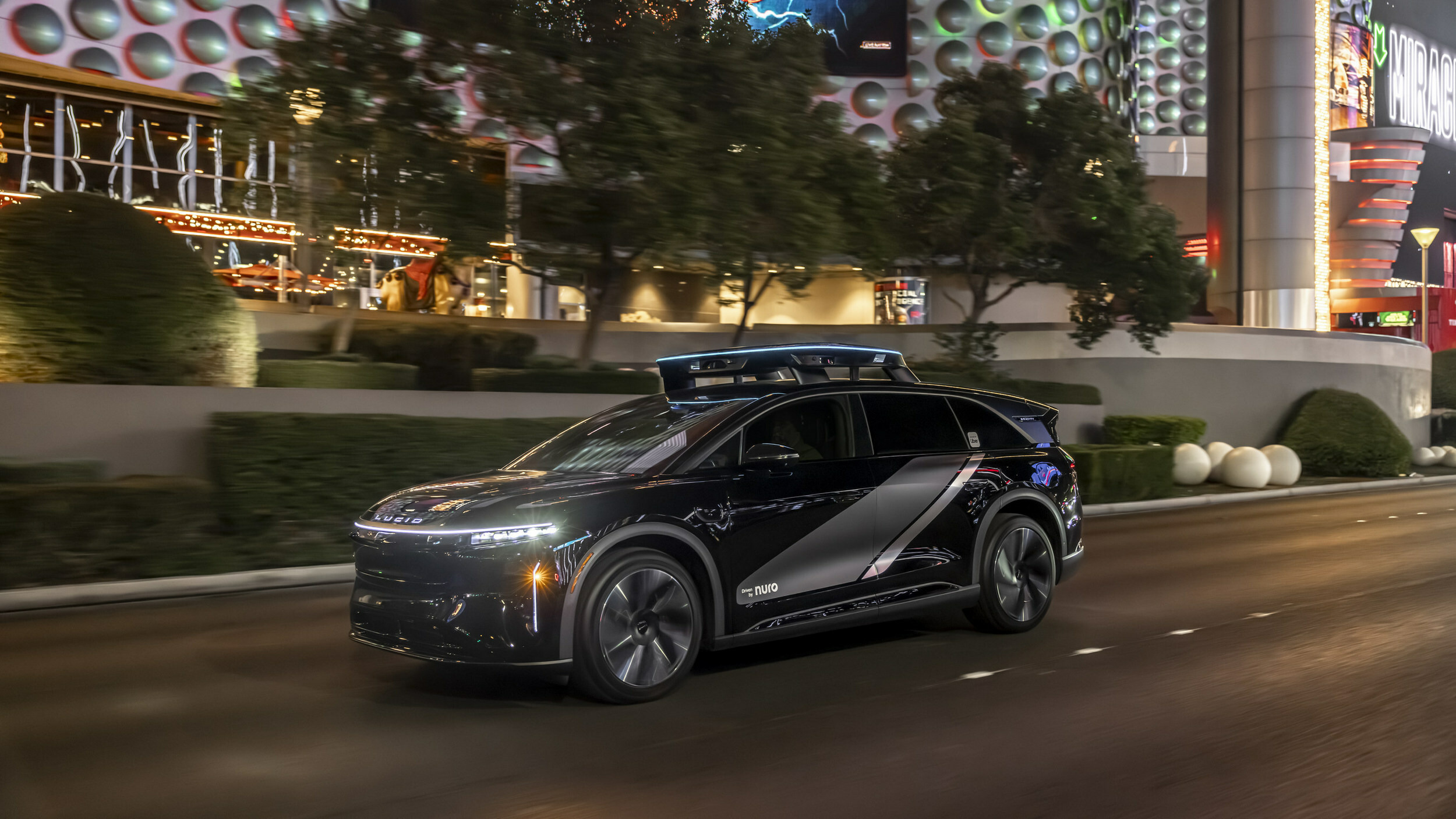 Uber Lucid Robotaxi 0106 1