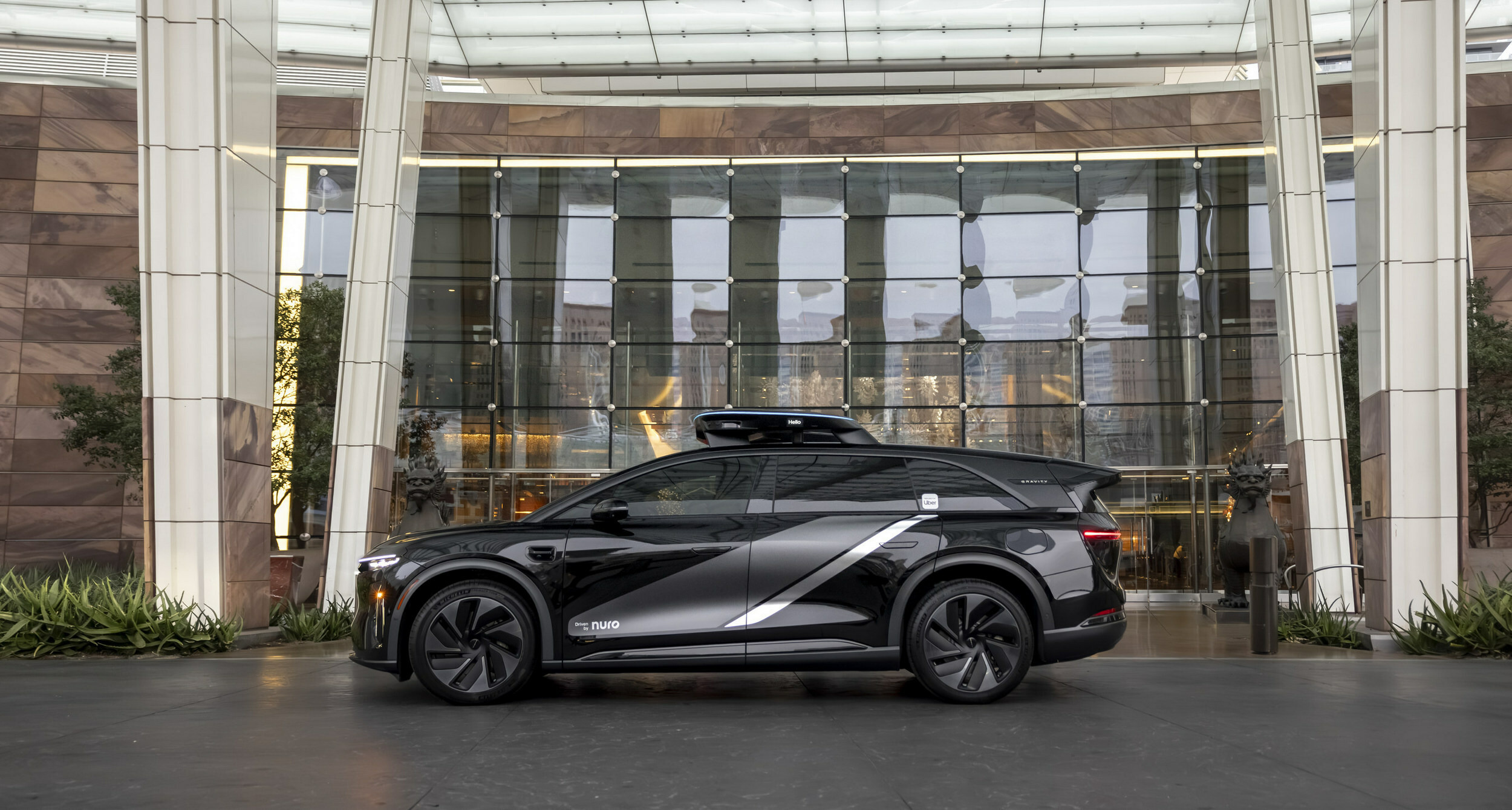 Uber Lucid Robotaxi 0106 2