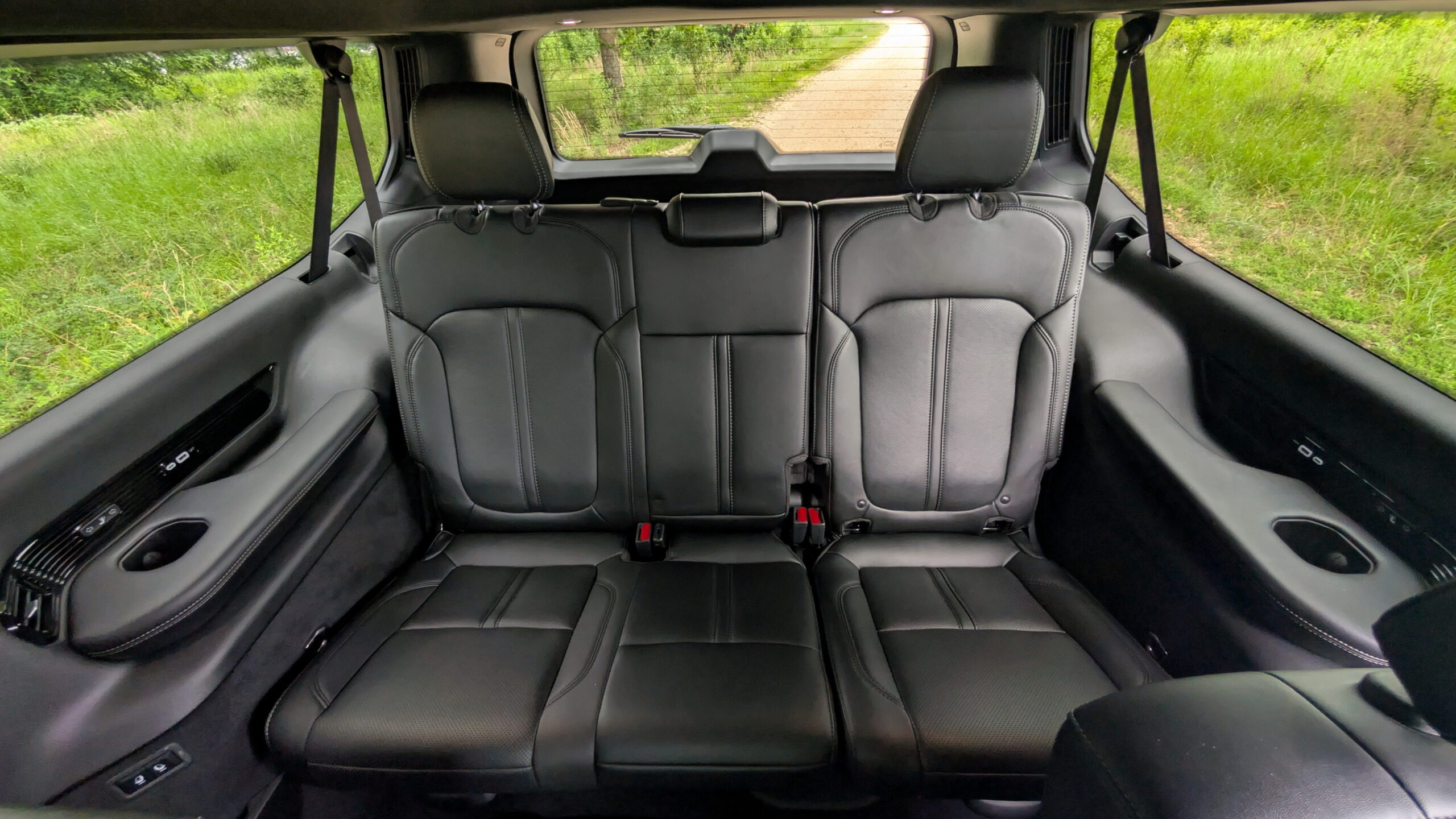 2026 Jeep Grand Wagoneer by Stephen Rivers for Carscoops 24