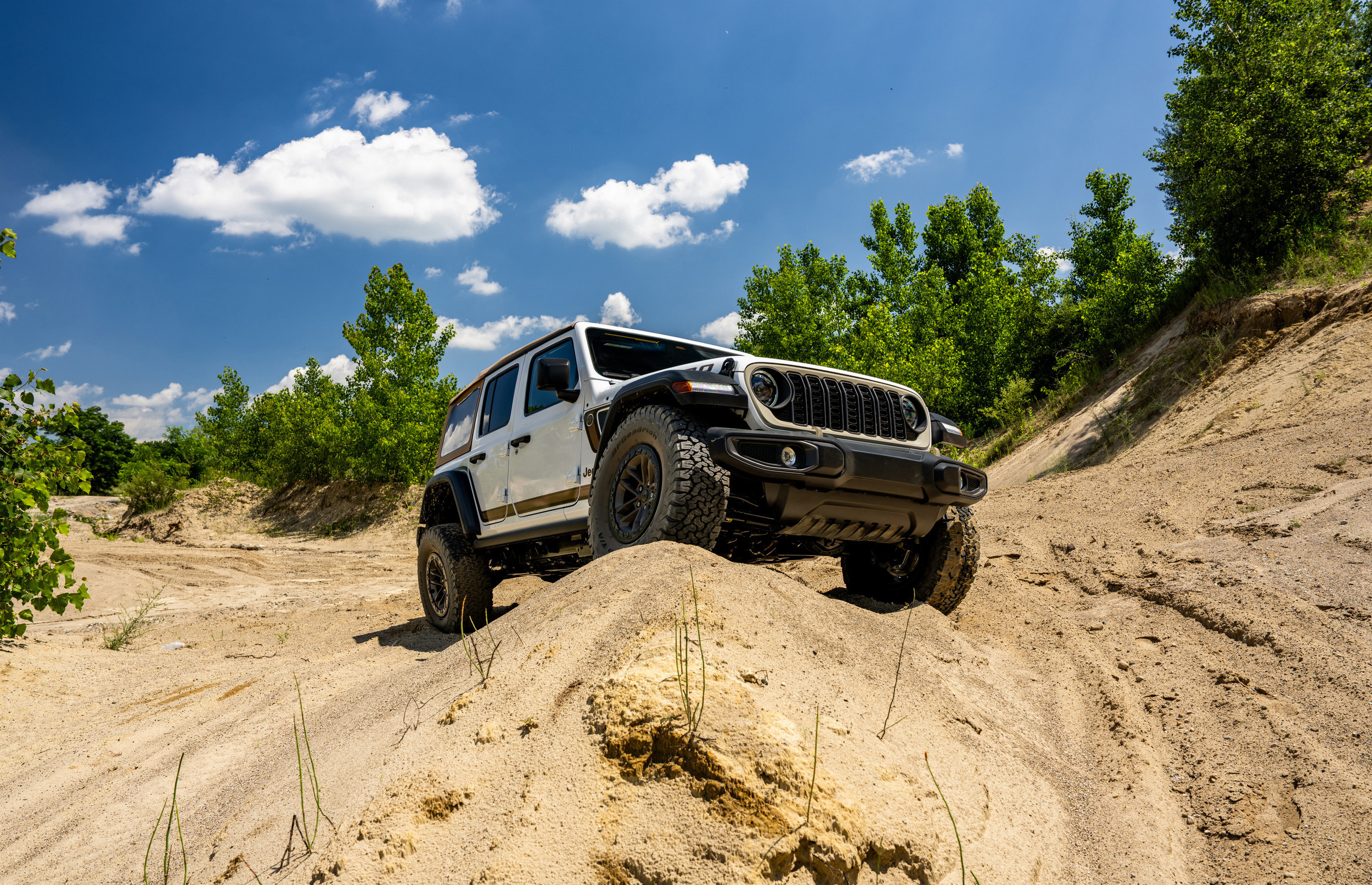 2027 Jeep Wrangler Laredo 713 4