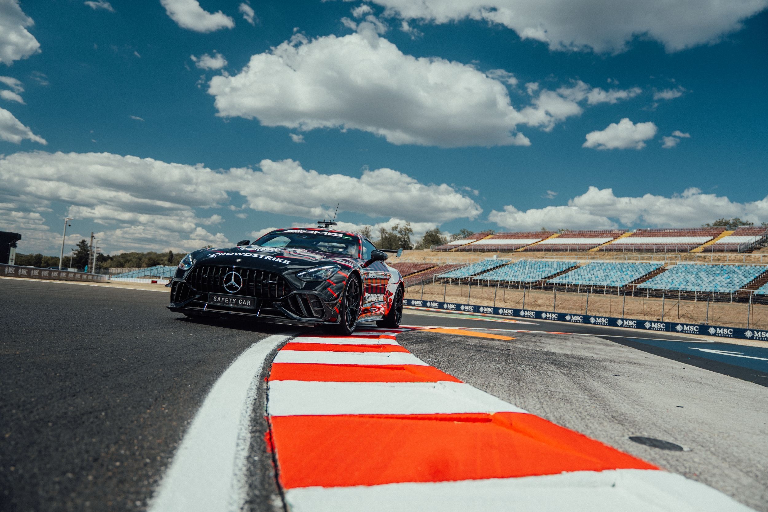 Mercedes-AMG GT 63 Pro 4Matic+ F1 Safety Car 2026 (9)