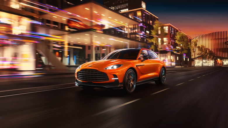 Aston Martin DBX 403 6