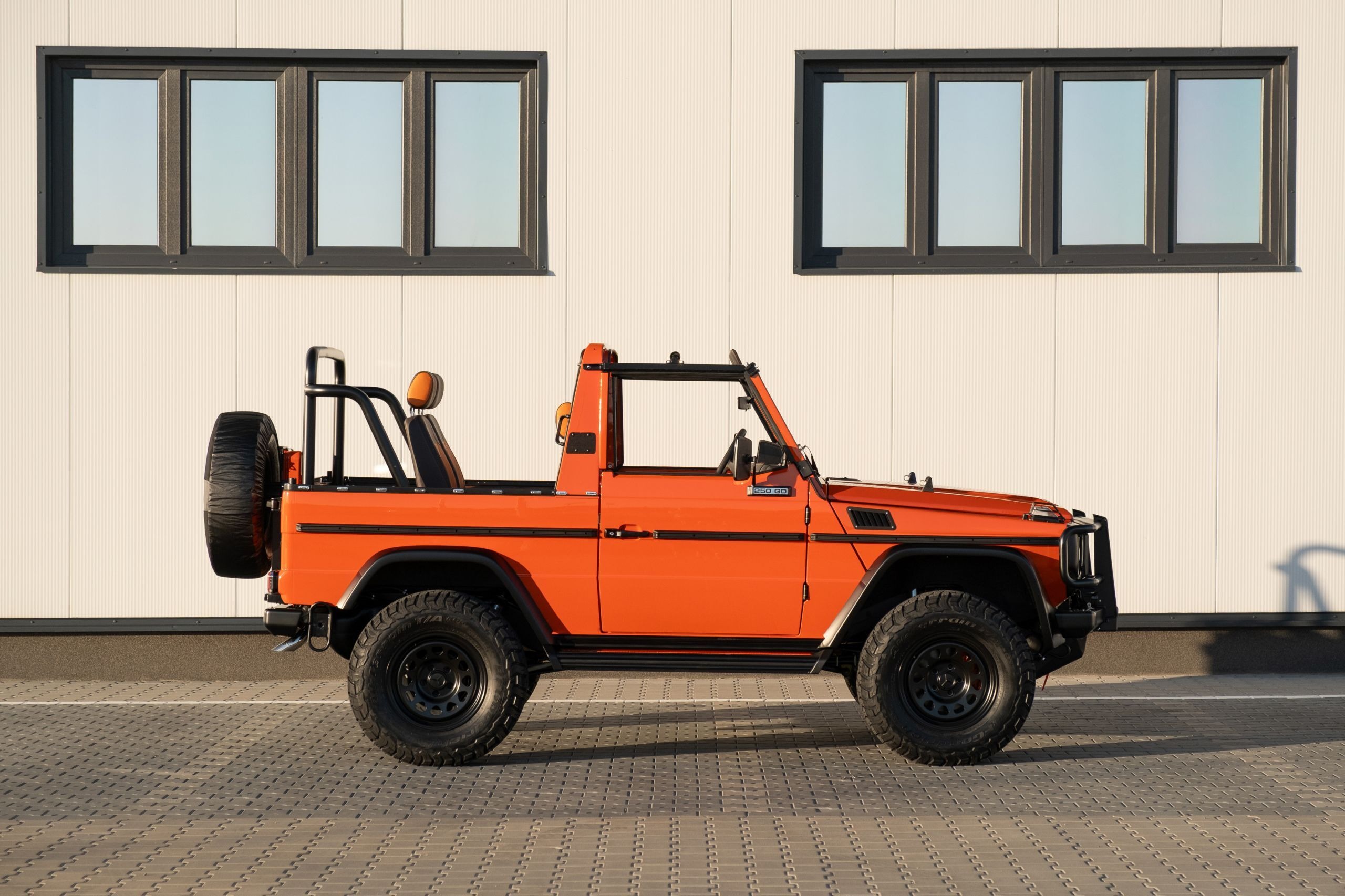 Mercedes G-Wagen Magma Orange - 15