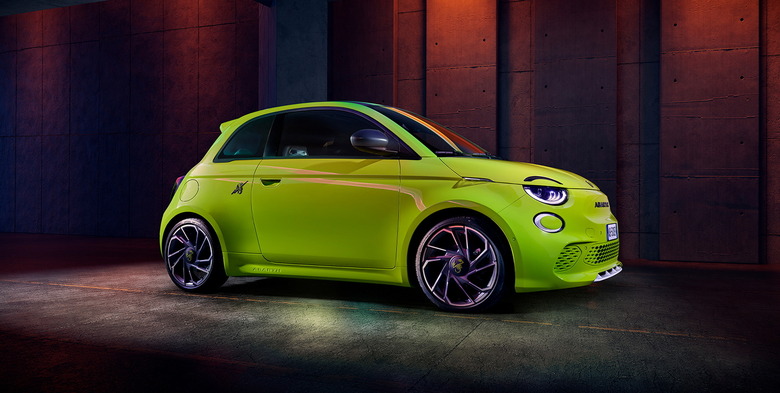 Abarth 500e Lineup - Studio (2)