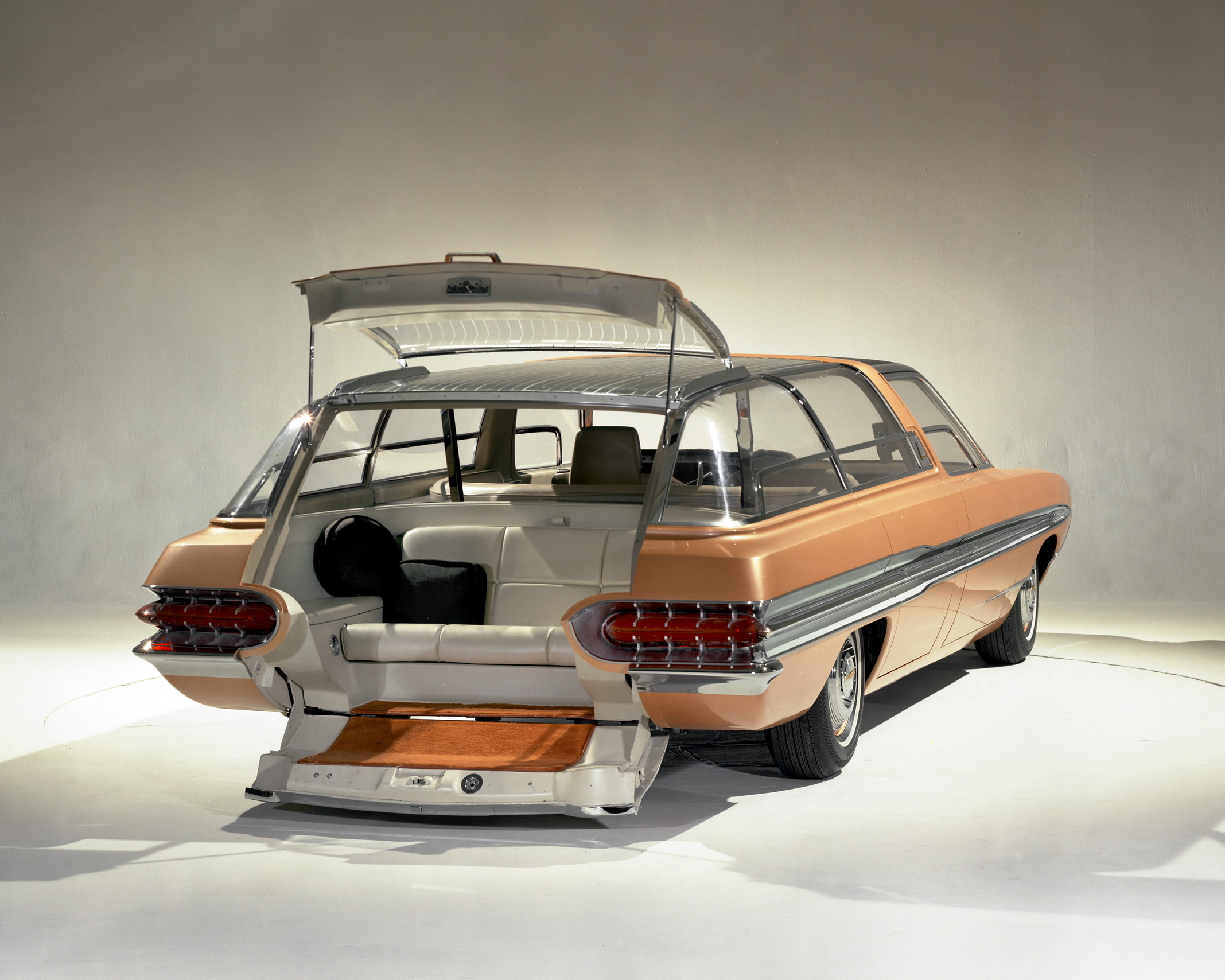 1964_Ford_Aurora_concept_car_3_191