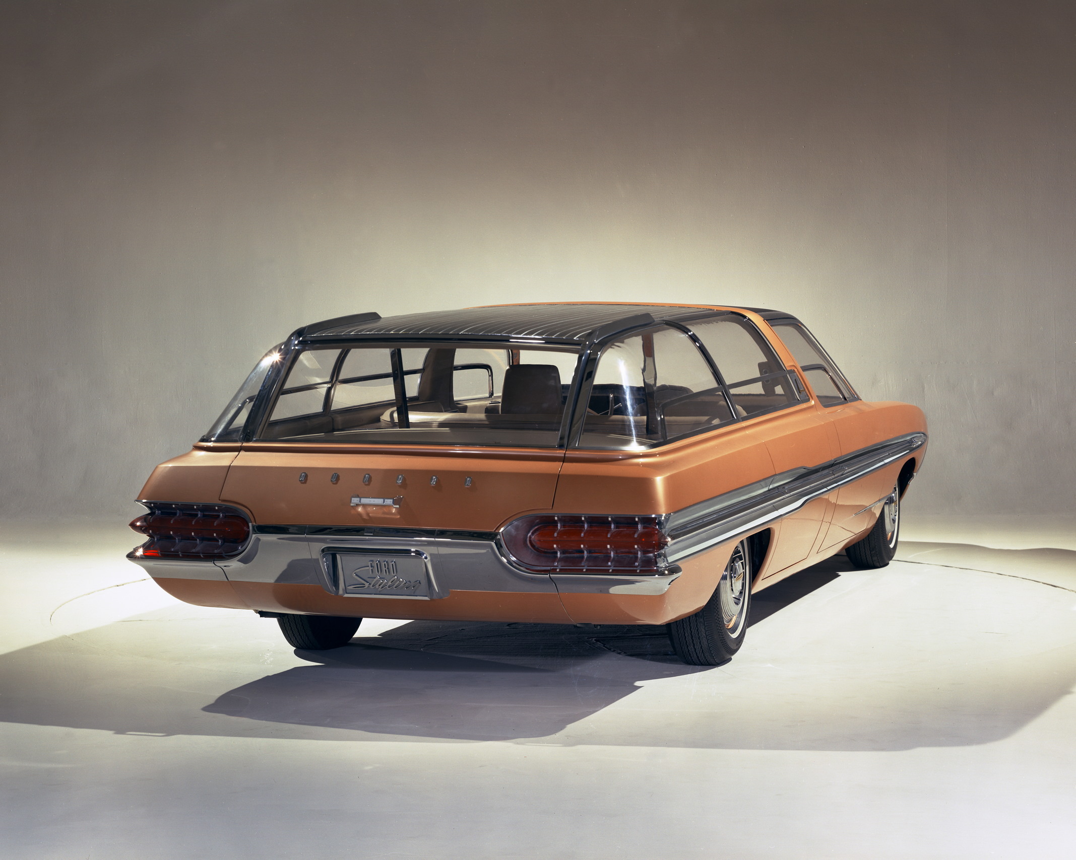 1964_Ford_Aurora_concept_car_4_192