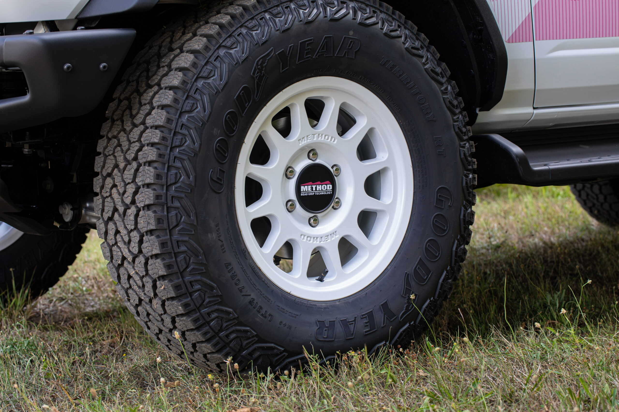 Custom_Garage_Ford_Bronco_Desert_RIsing_3_92
