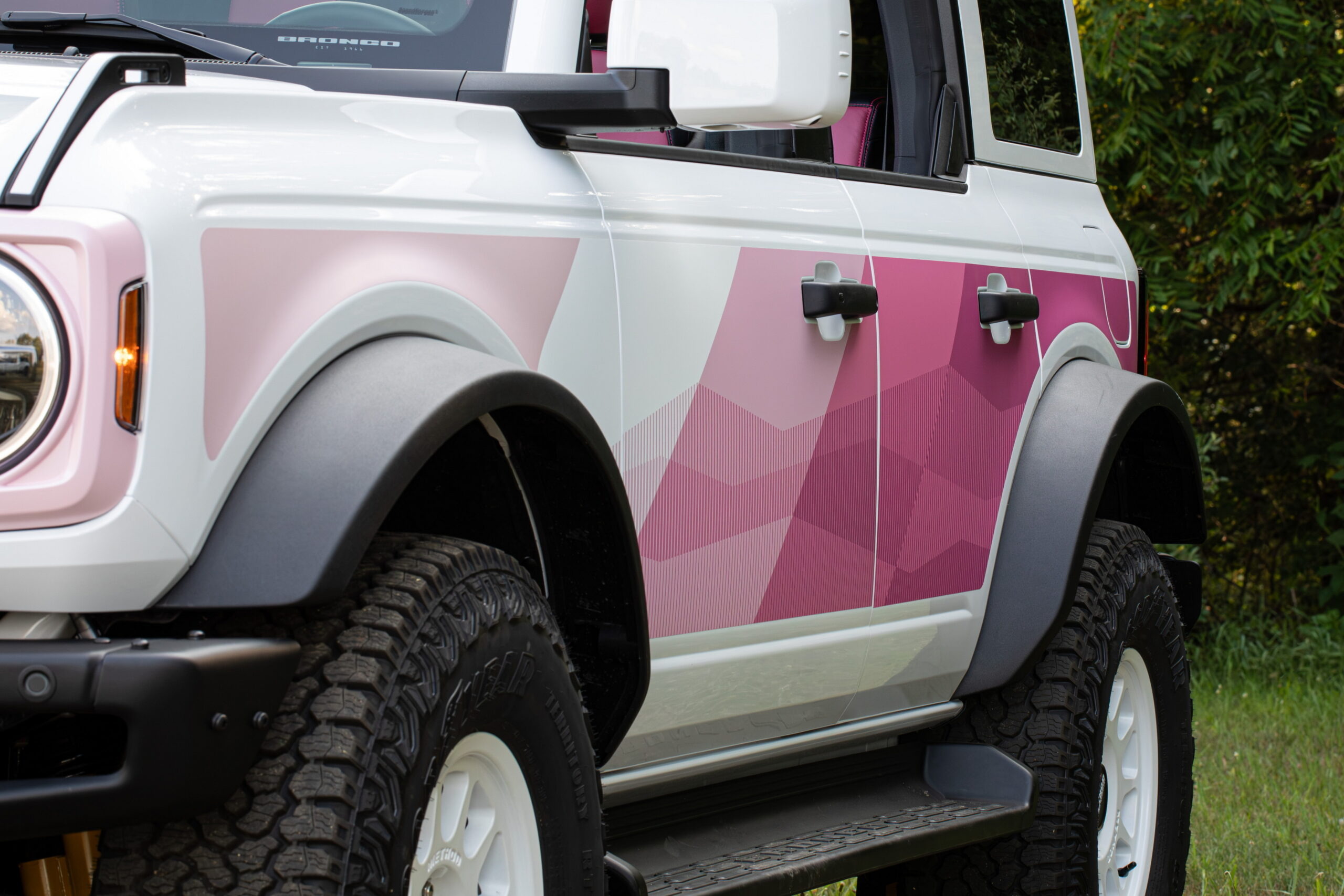 Custom_Garage_Ford_Bronco_Desert_RIsing_4_86