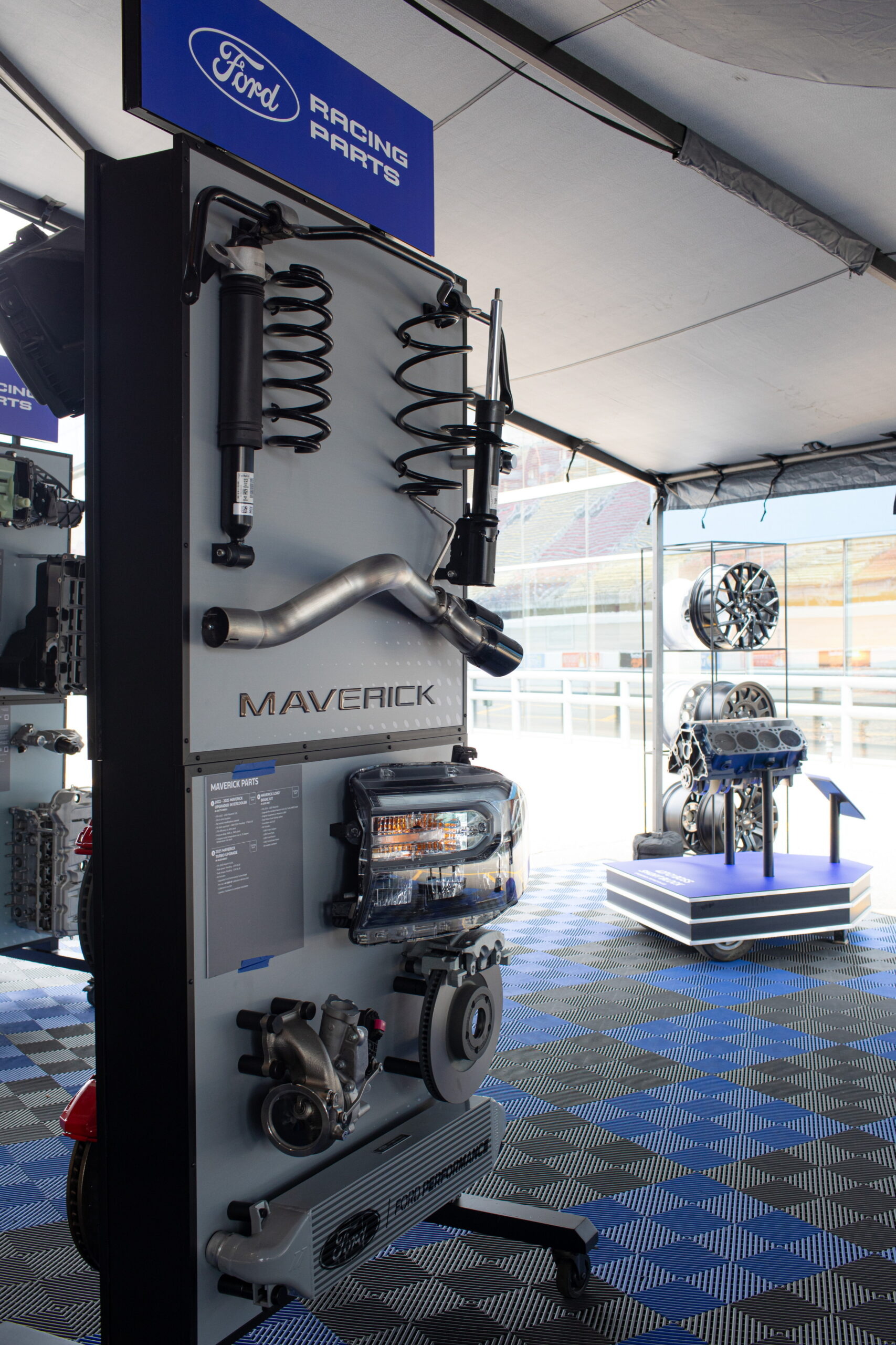 Custom_Garage_Maverick_SV300T_14_98