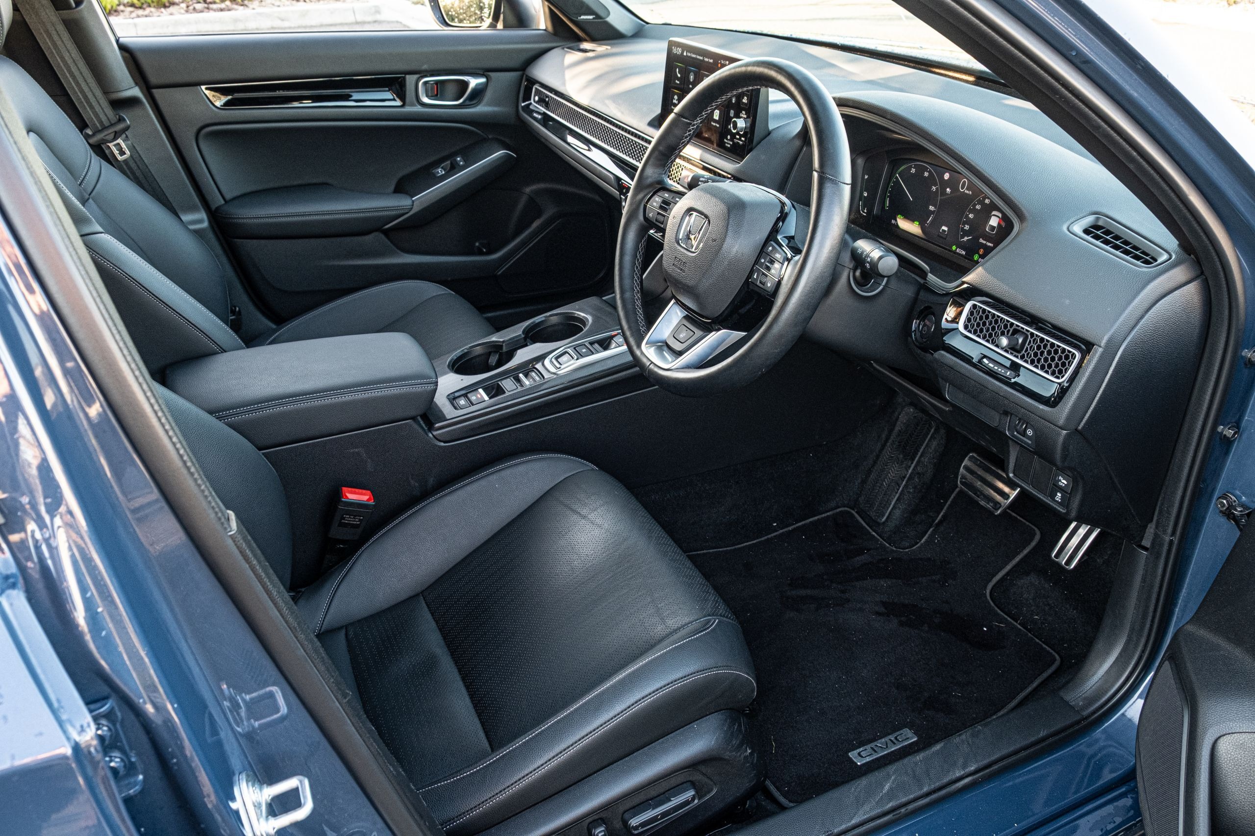Honda Civic e HEV LX Review - 29