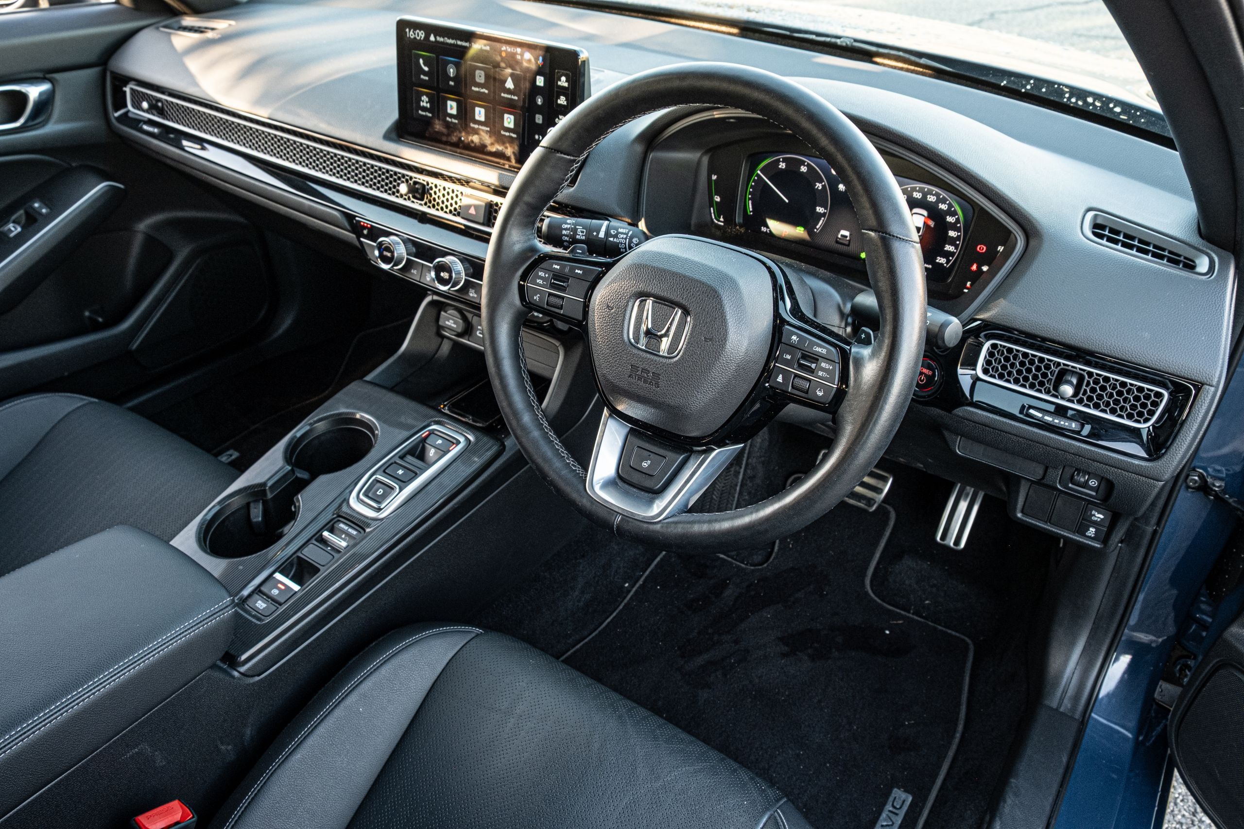 Honda Civic e HEV LX Review - 33