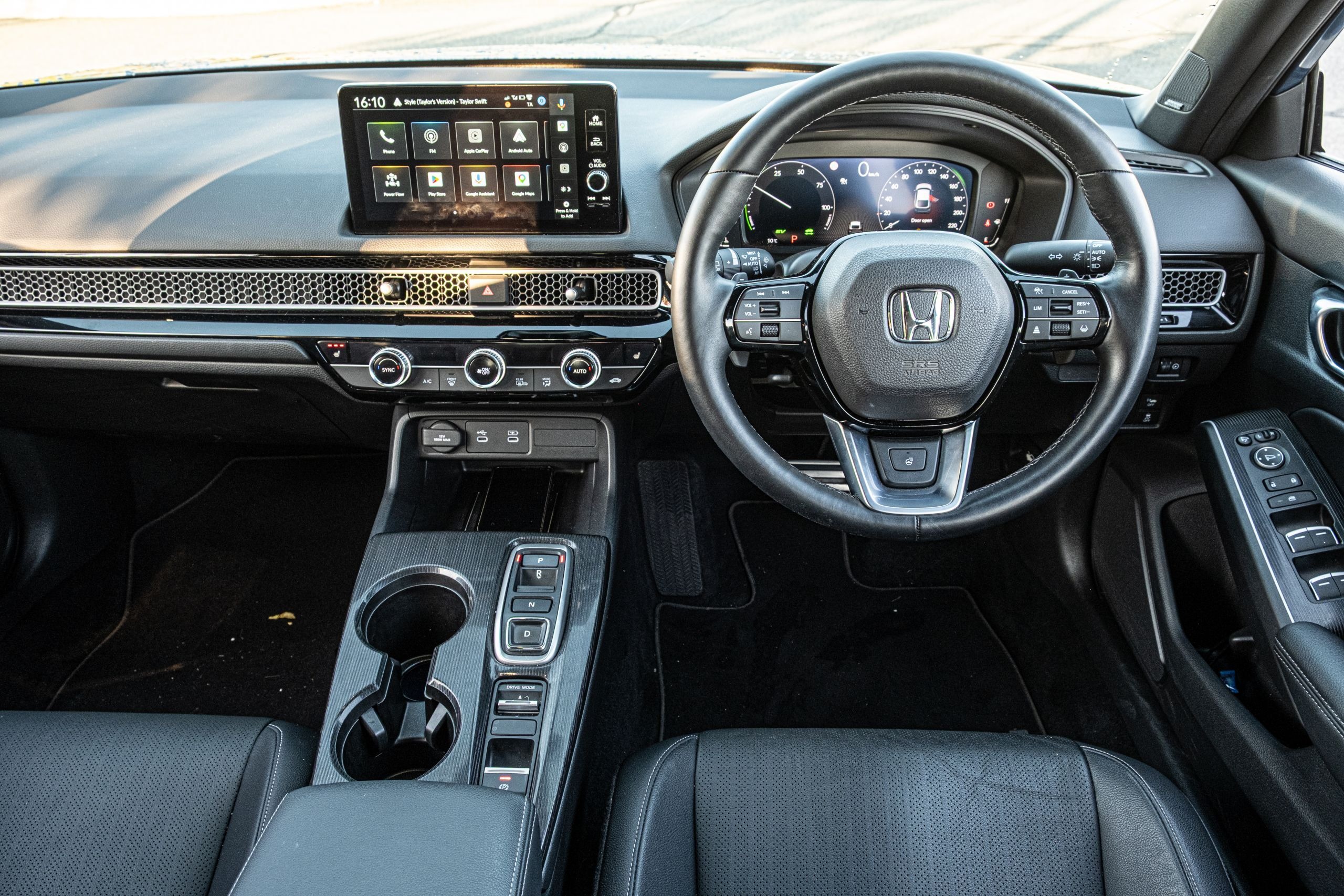 Honda Civic e HEV LX Review - 37