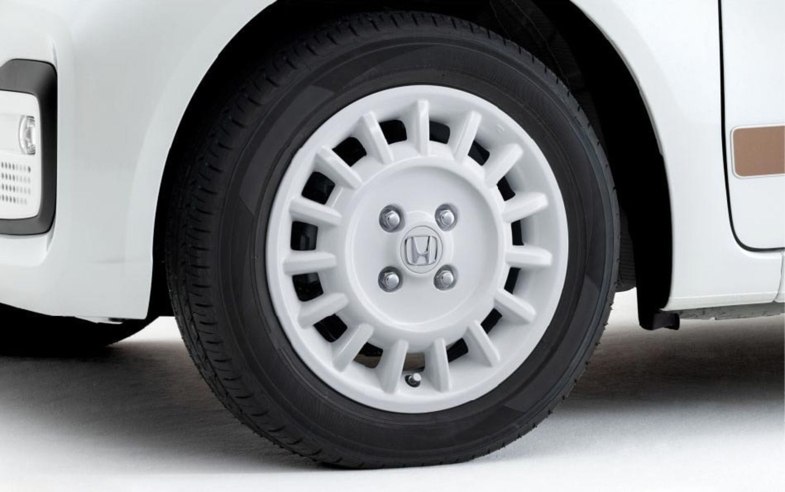 Honda N-Box - Honda Access - Modern Casual Style (6)