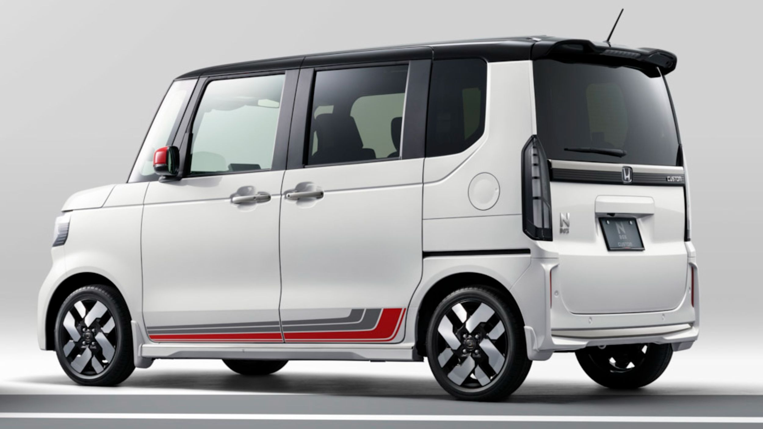 Honda N-Box - Honda Access - Sporty Style (2)