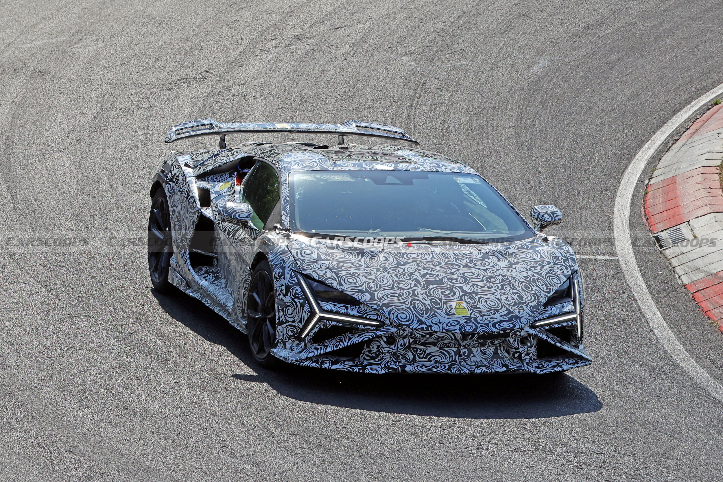 Lamborghini Revuelto SV 723 4