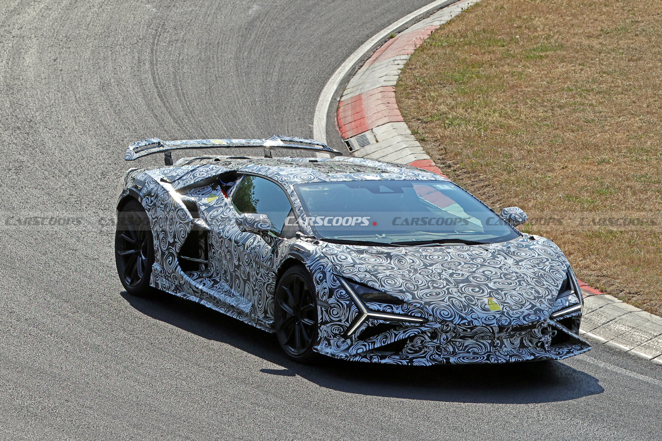 Lamborghini Revuelto SV 723 5