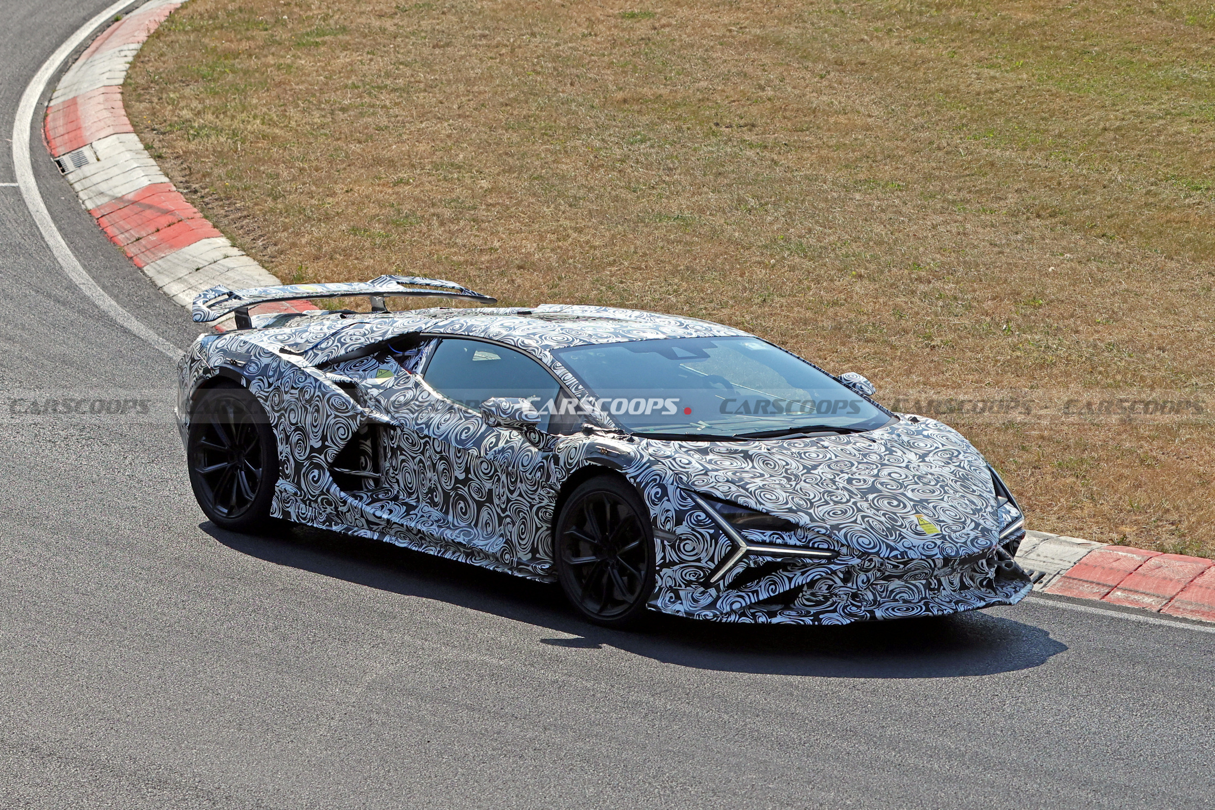 Lamborghini Revuelto SV 723 6
