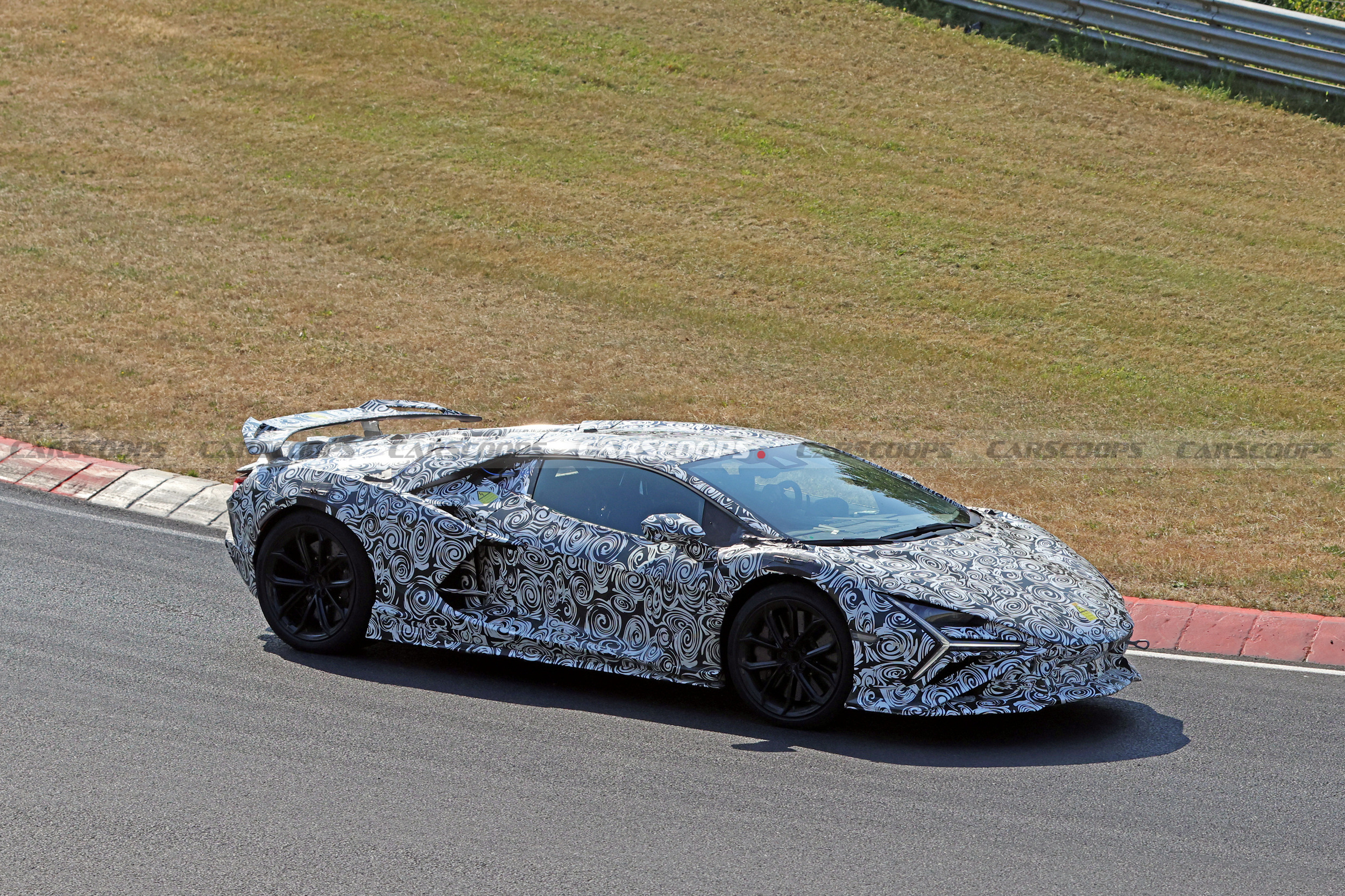 Lamborghini Revuelto SV 723 7