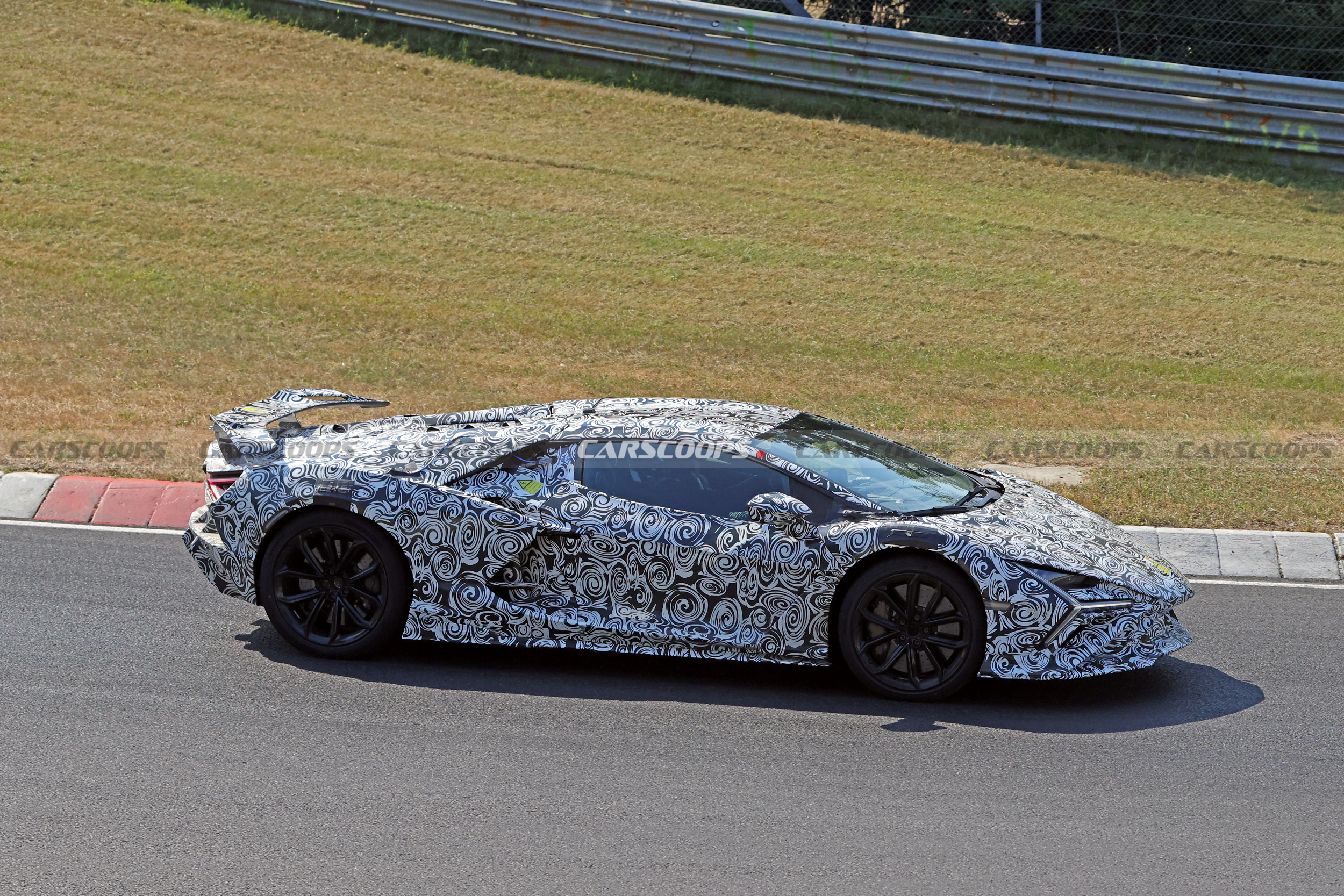 Lamborghini Revuelto SV 723 8