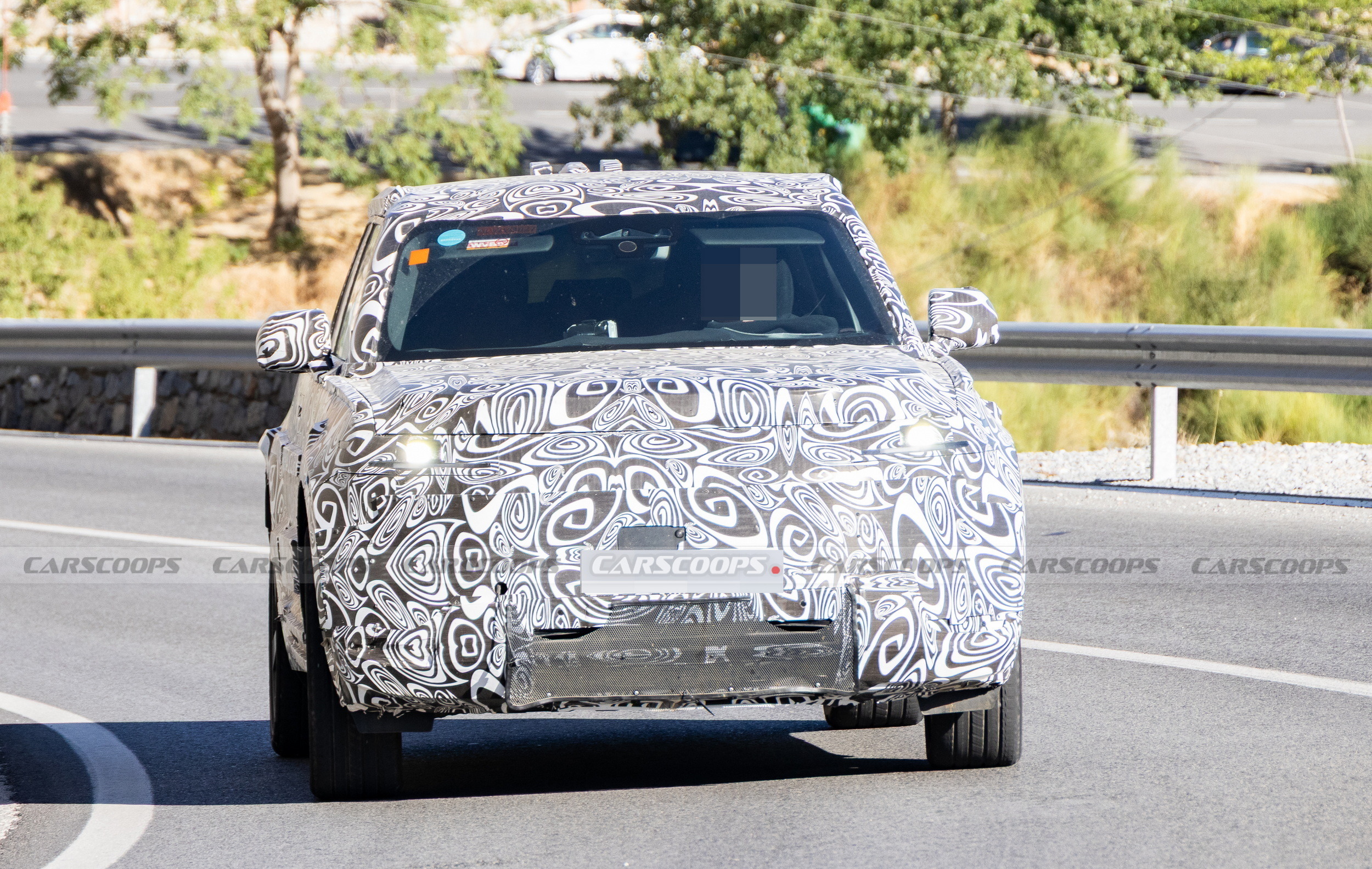Land Rover Defender Sport - Scoop (1)