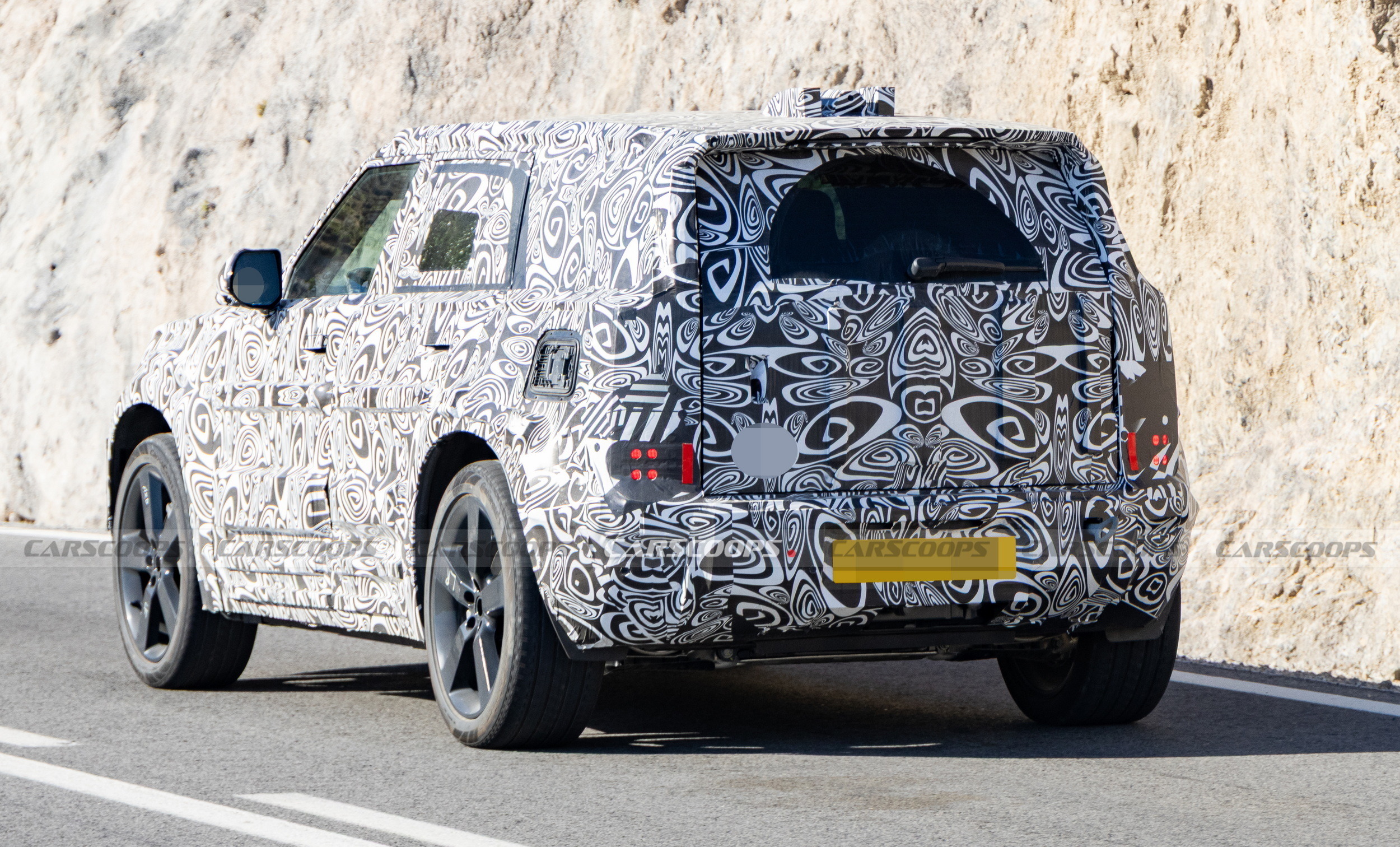 Land Rover Defender Sport - Scoop (10)