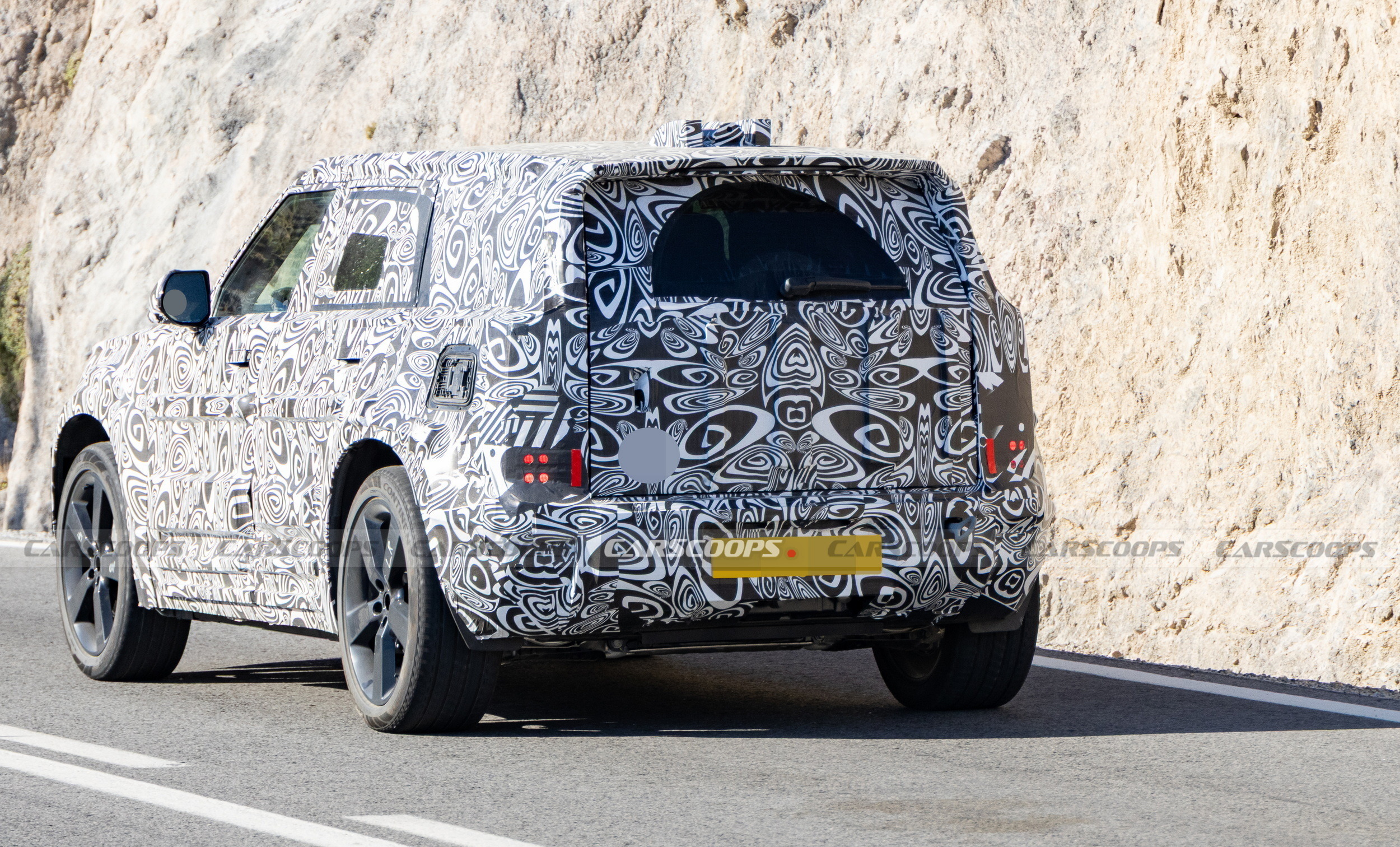 Land Rover Defender Sport - Scoop (12)