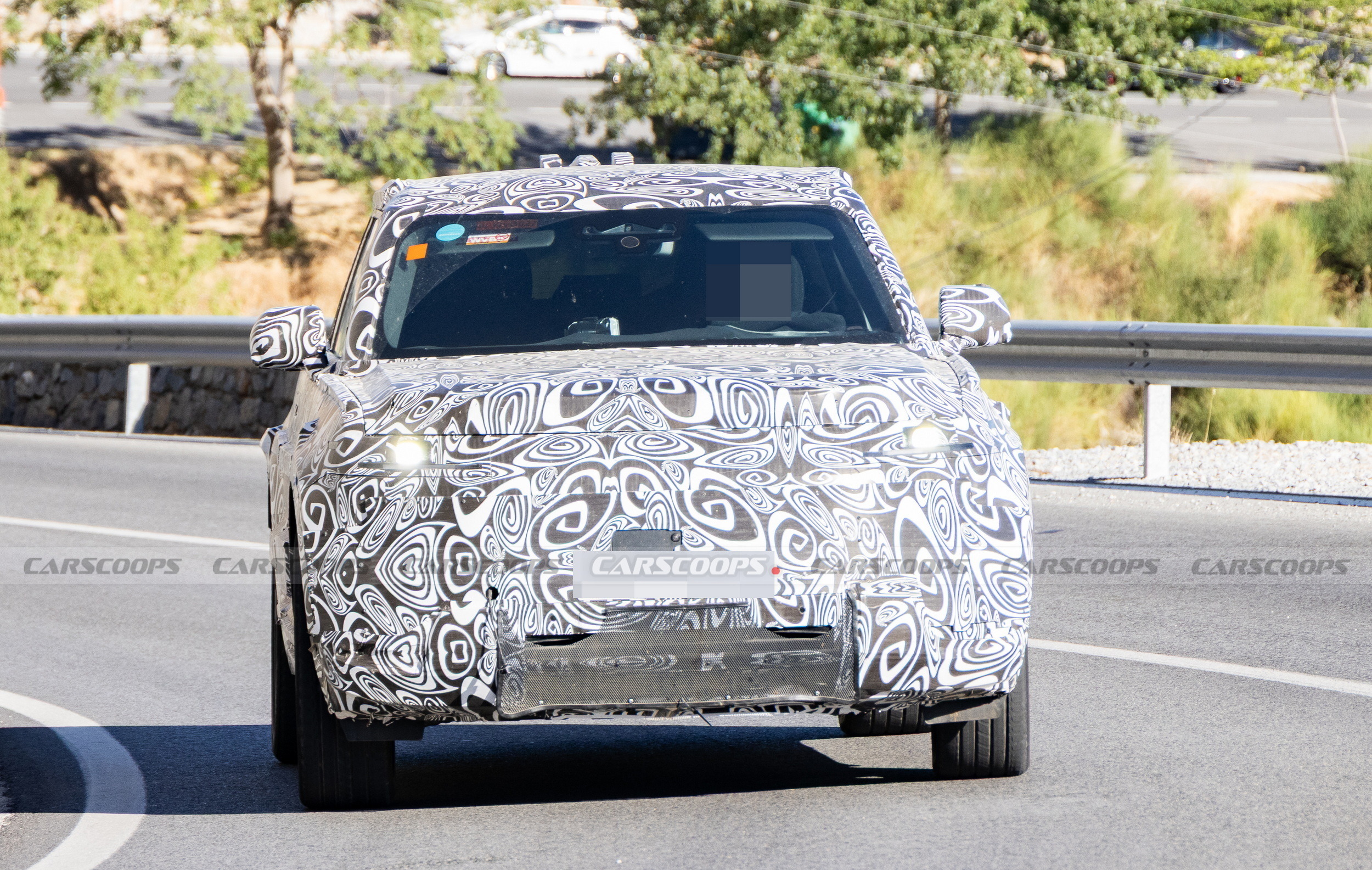 Land Rover Defender Sport - Scoop (2)