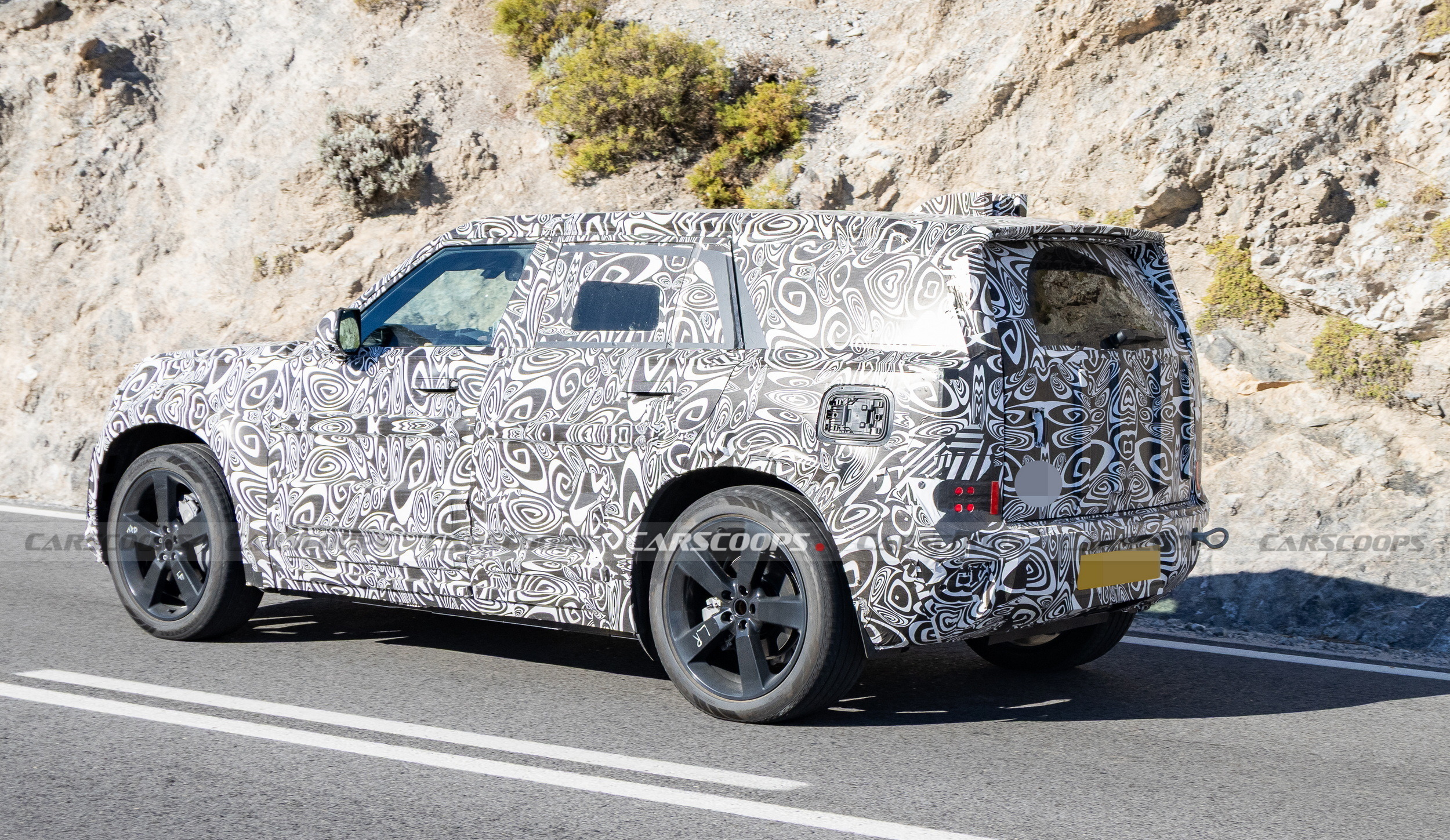 Land Rover Defender Sport - Scoop (9)