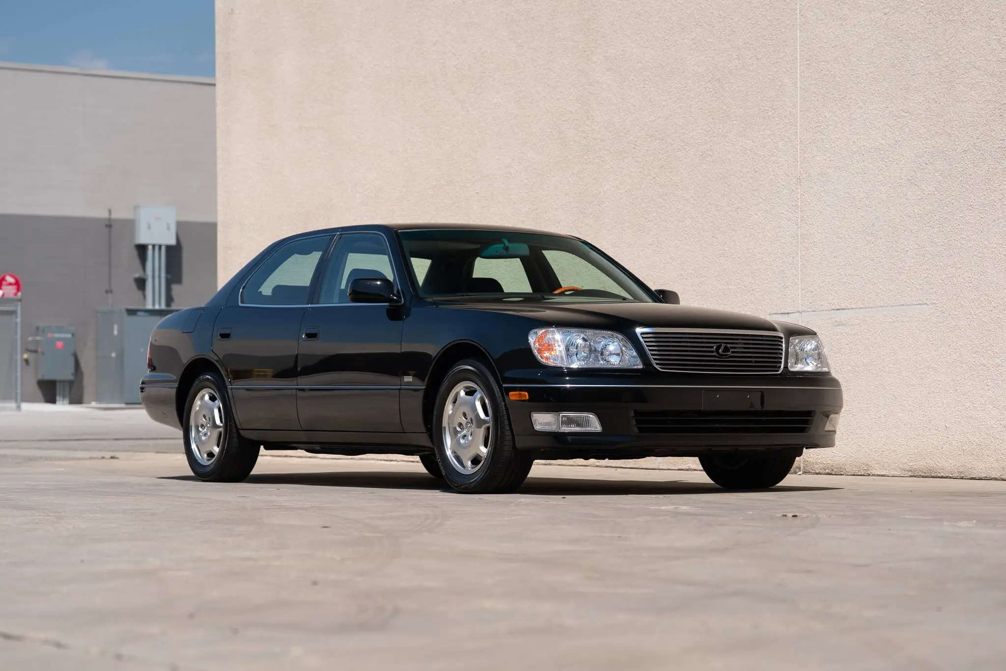 2000_Lexus_LS400_Platinum_Edition_004-scaled-61058