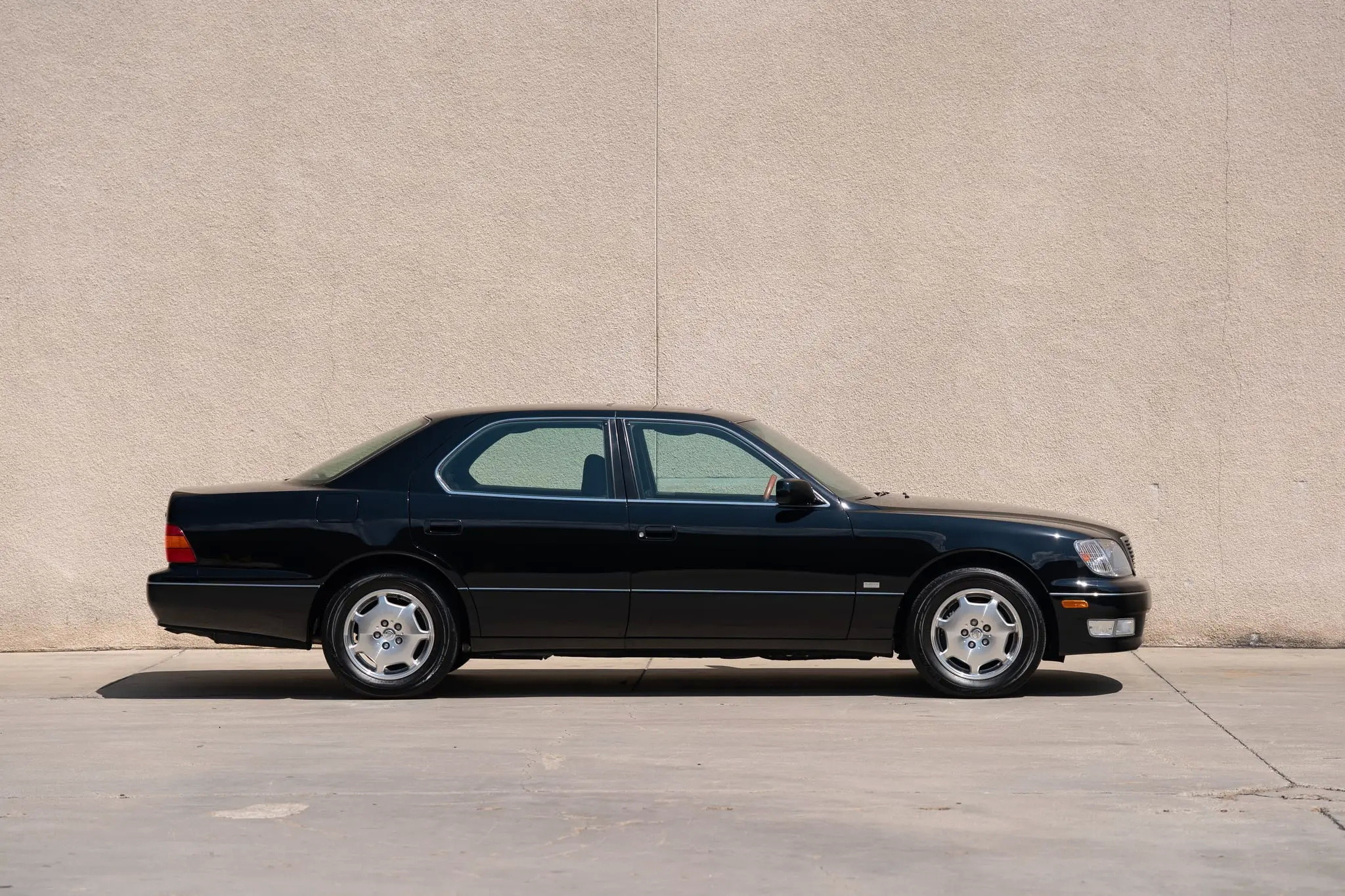 2000_Lexus_LS400_Platinum_Edition_005-scaled-61061
