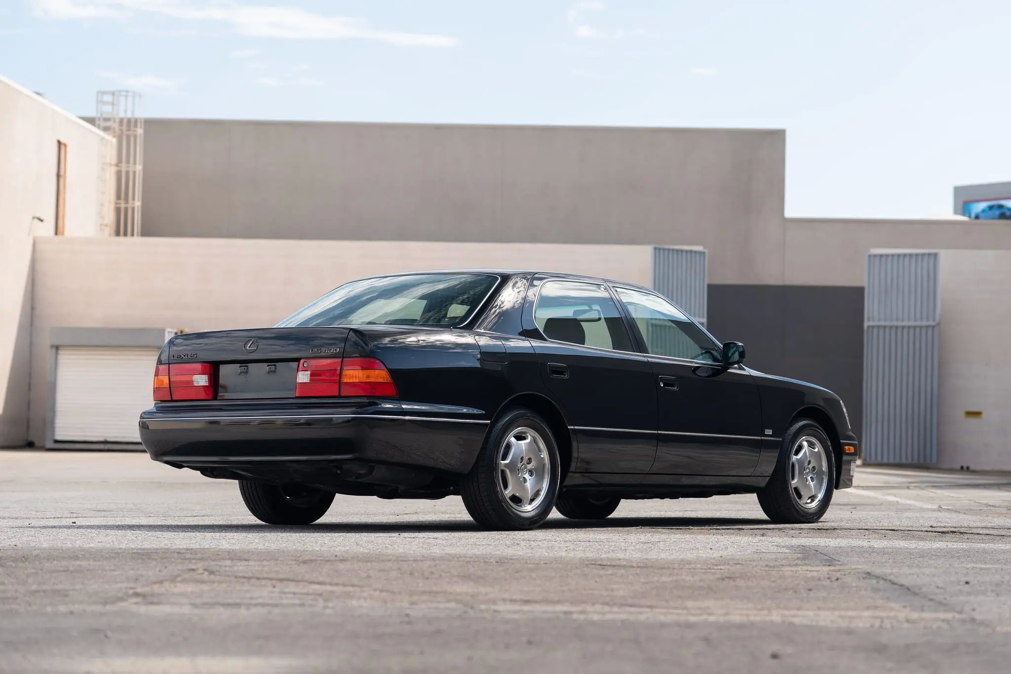2000_Lexus_LS400_Platinum_Edition_006-scaled-61059