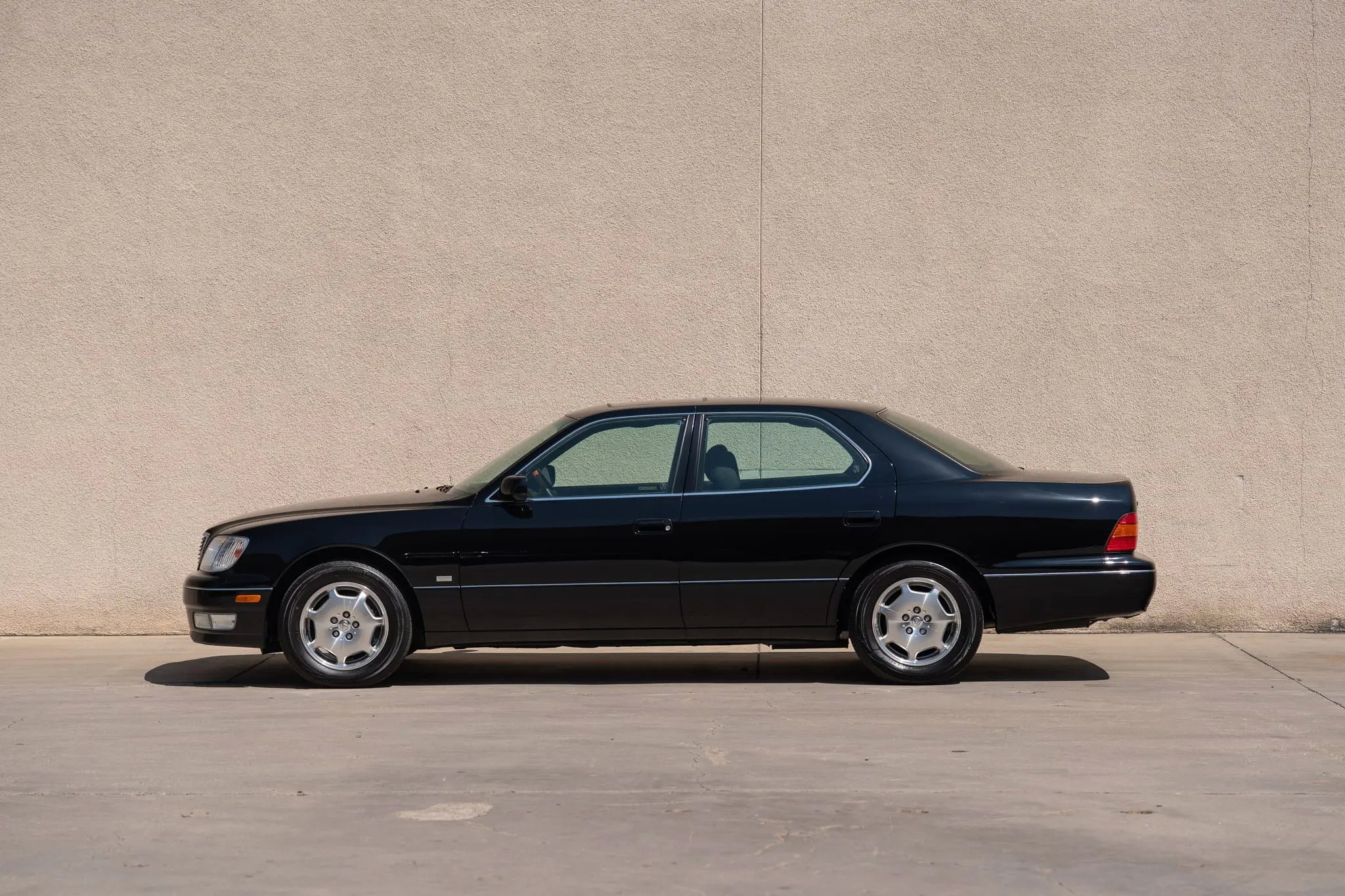 2000_Lexus_LS400_Platinum_Edition_013-scaled-61068