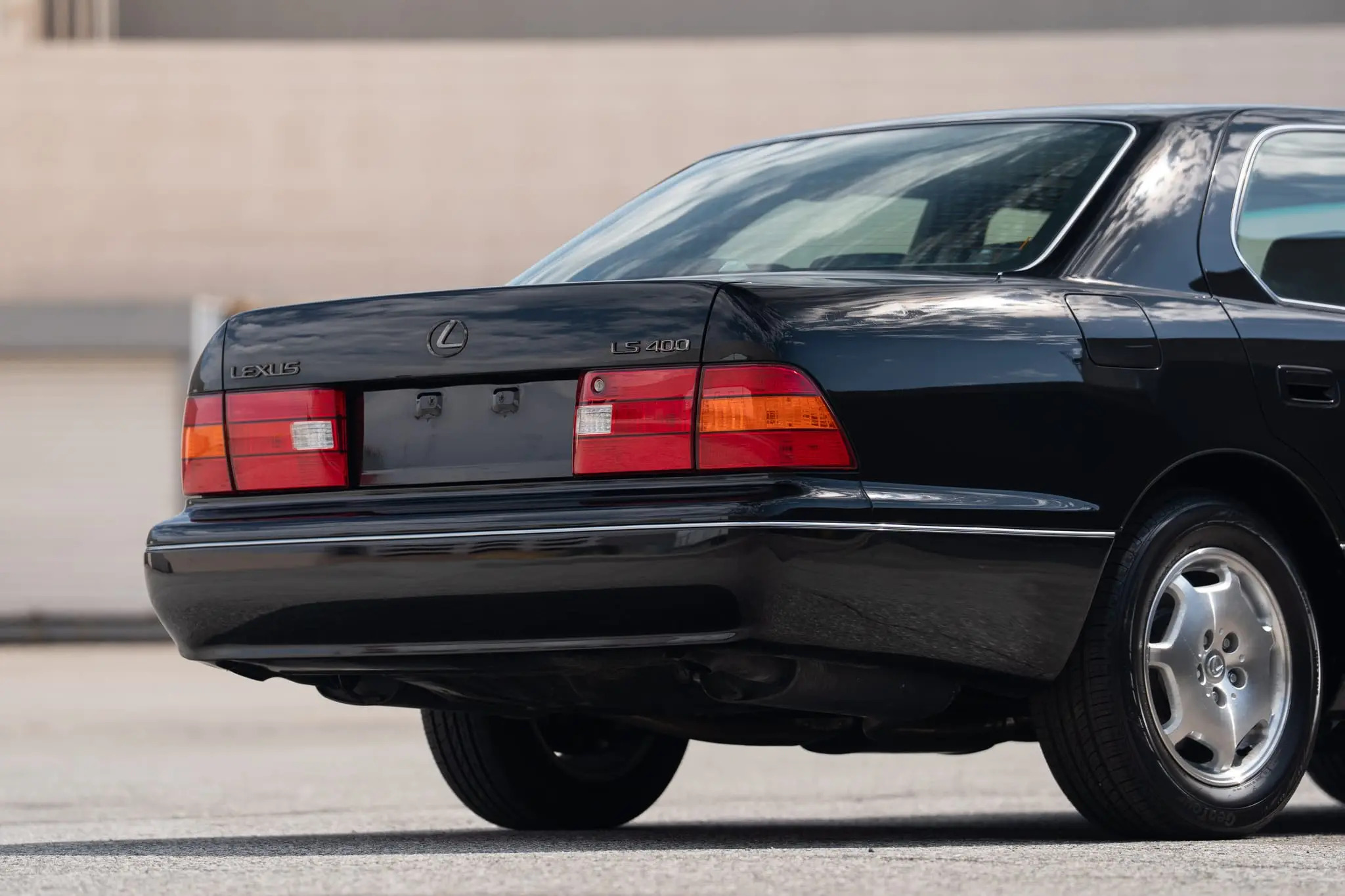 2000_Lexus_LS400_Platinum_Edition_028-scaled-61063