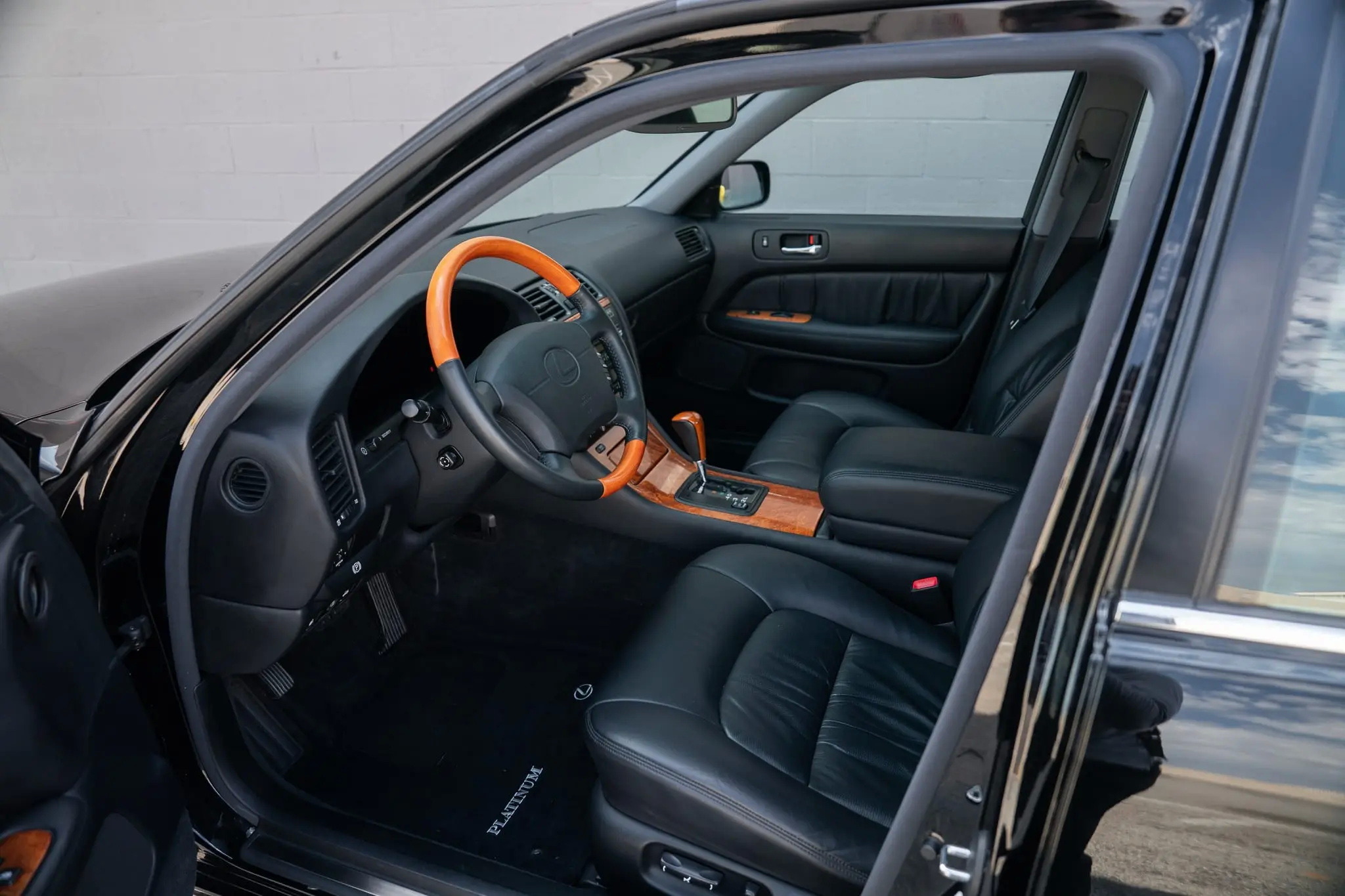 2000_Lexus_LS400_Platinum_Edition_119-scaled-61083