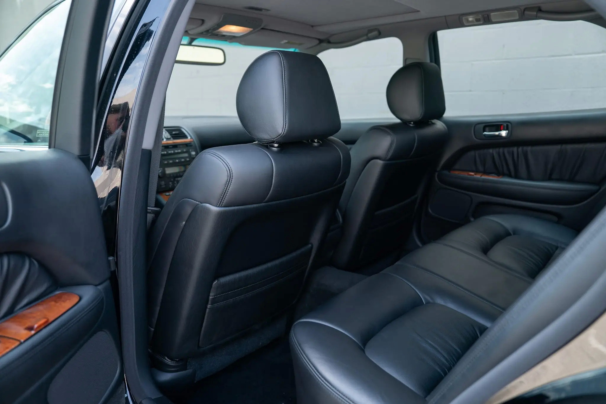 2000_Lexus_LS400_Platinum_Edition_129-scaled-61086