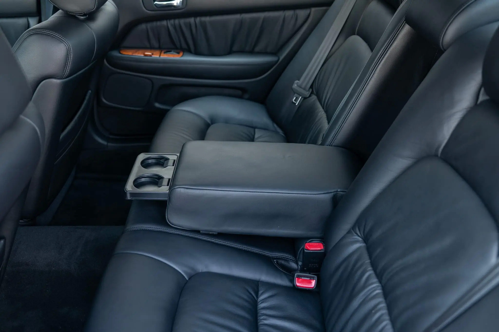2000_Lexus_LS400_Platinum_Edition_133-scaled-61090