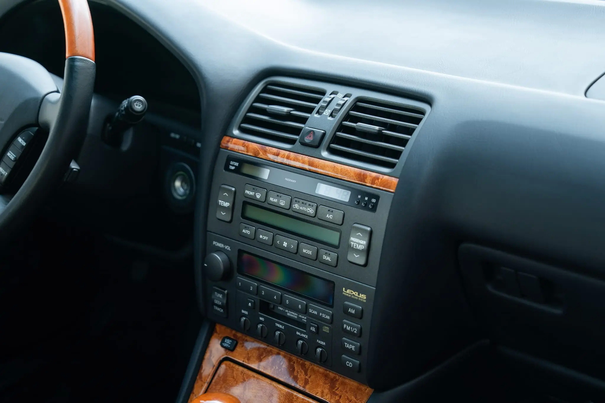 2000_Lexus_LS400_Platinum_Edition_150-scaled-61081