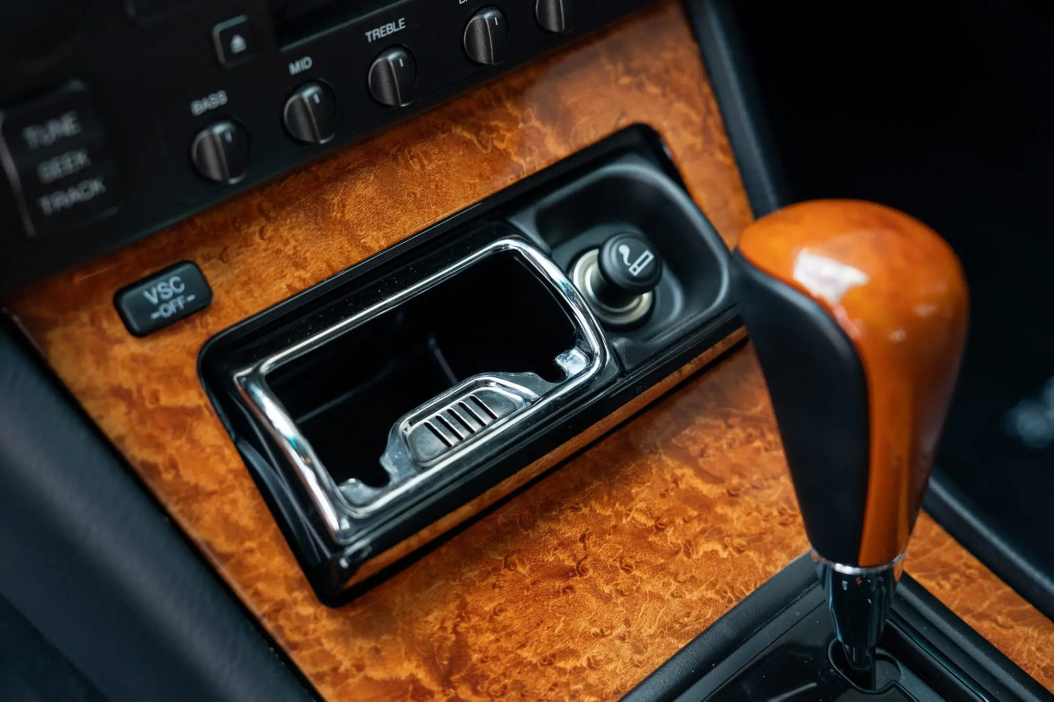 2000_Lexus_LS400_Platinum_Edition_152-scaled-61084